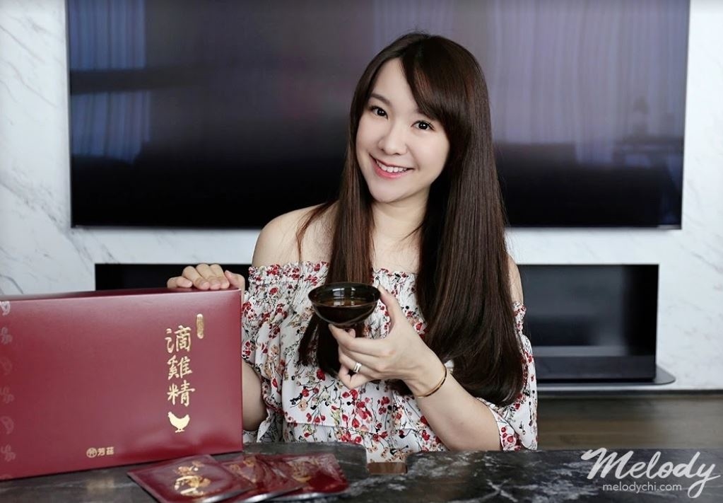 哺餵母奶真的是一件甜蜜的負荷，總是想給她最好的，但又常常一邊擠奶一邊覺得自己快要被榨乾了，所以母乳媽媽真的很需要好好補一下， 這篇來跟大家分享我產後喝的日月養生滴雞精，是曾國城代言的，很好喝、無腥味，零脂肪、零膽固醇，完全不用怕會越補越胖。