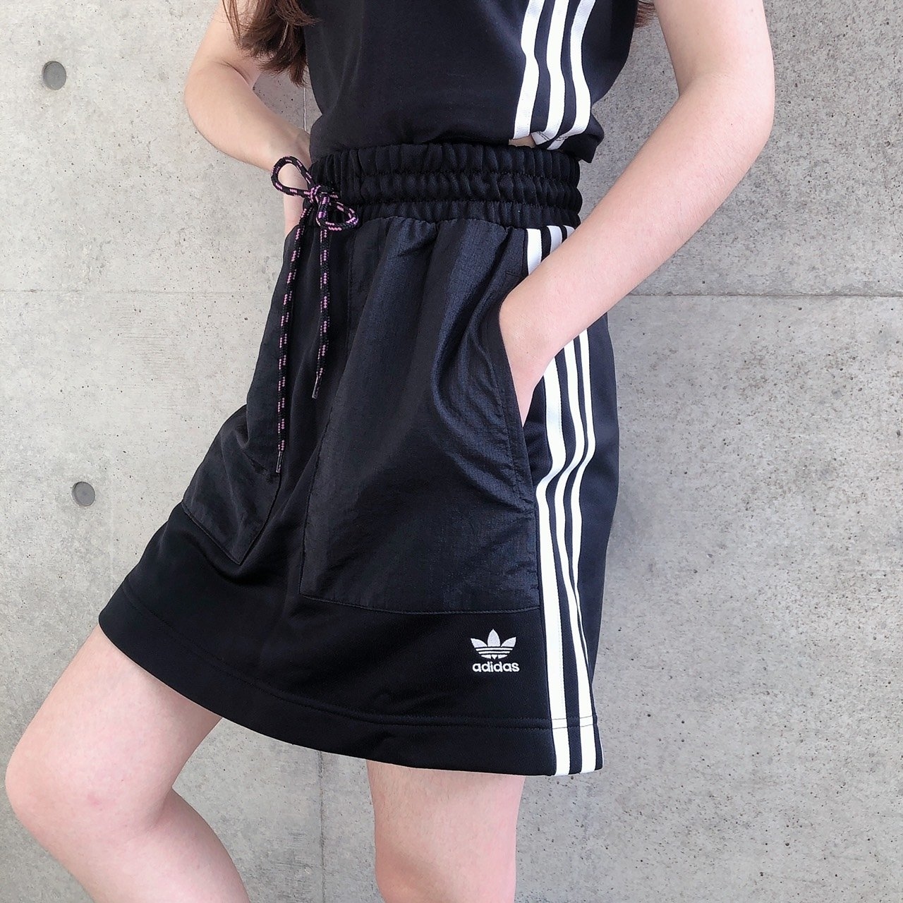 ADIDAS 拼接綁帶短裙