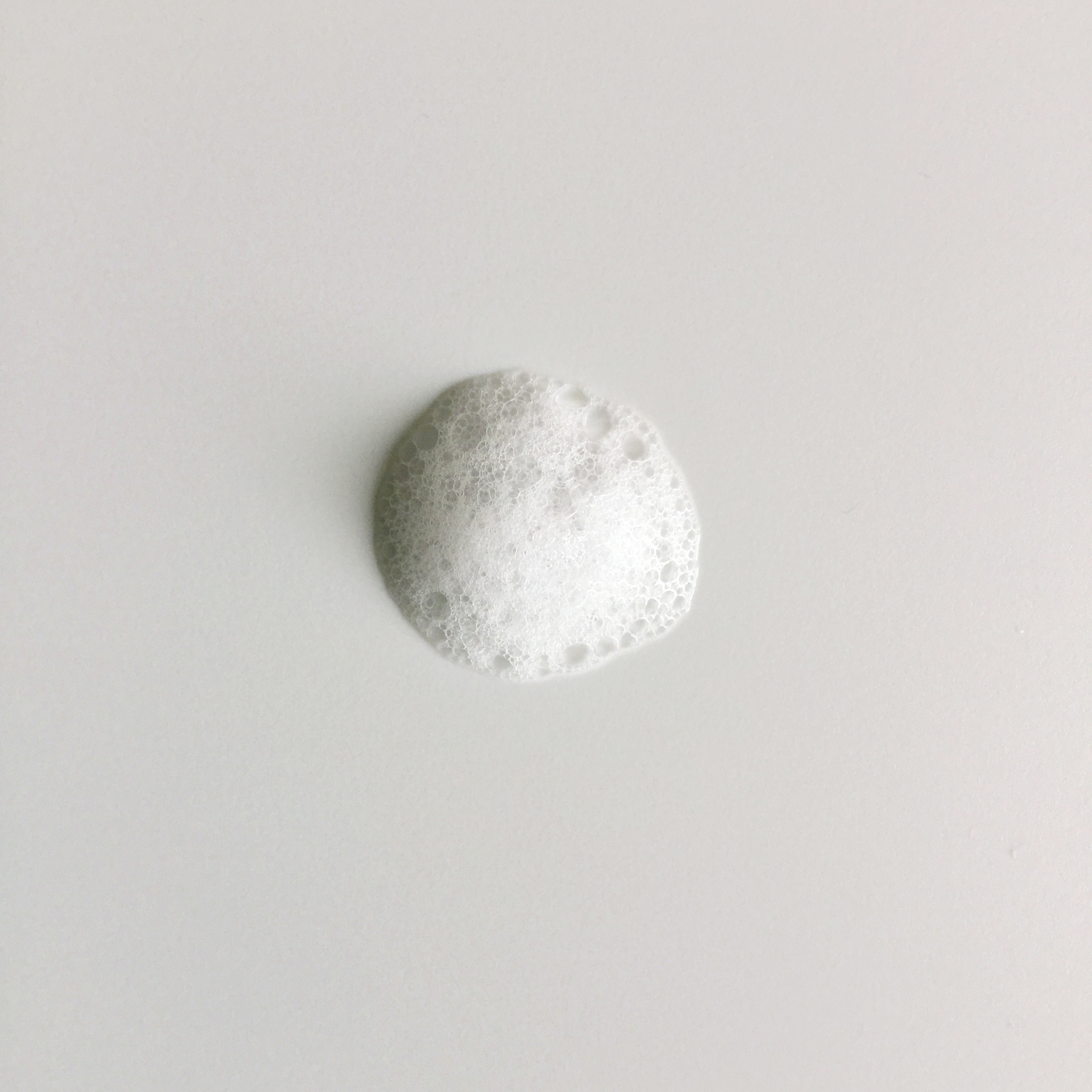 Aqua Mineral 輕盈美白潔面 200ml