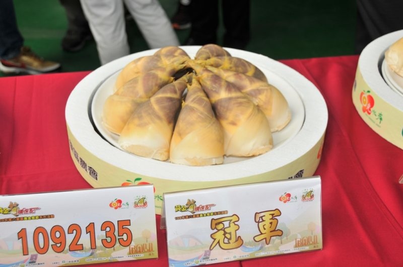 八里「黃金筍、購速配」 預冷保鮮宅配到家