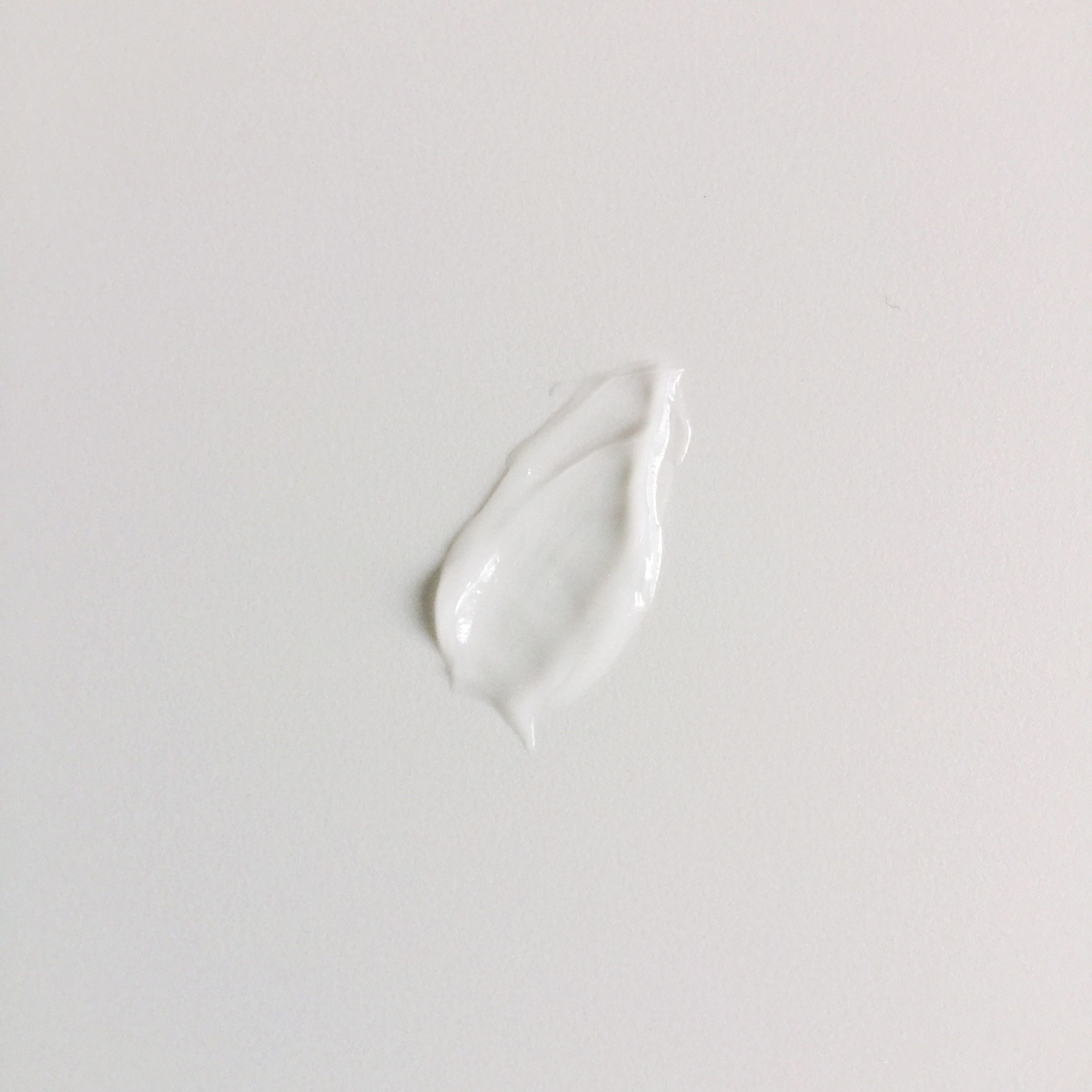 Aqua Mineral 輕盈亮白精華 30ml