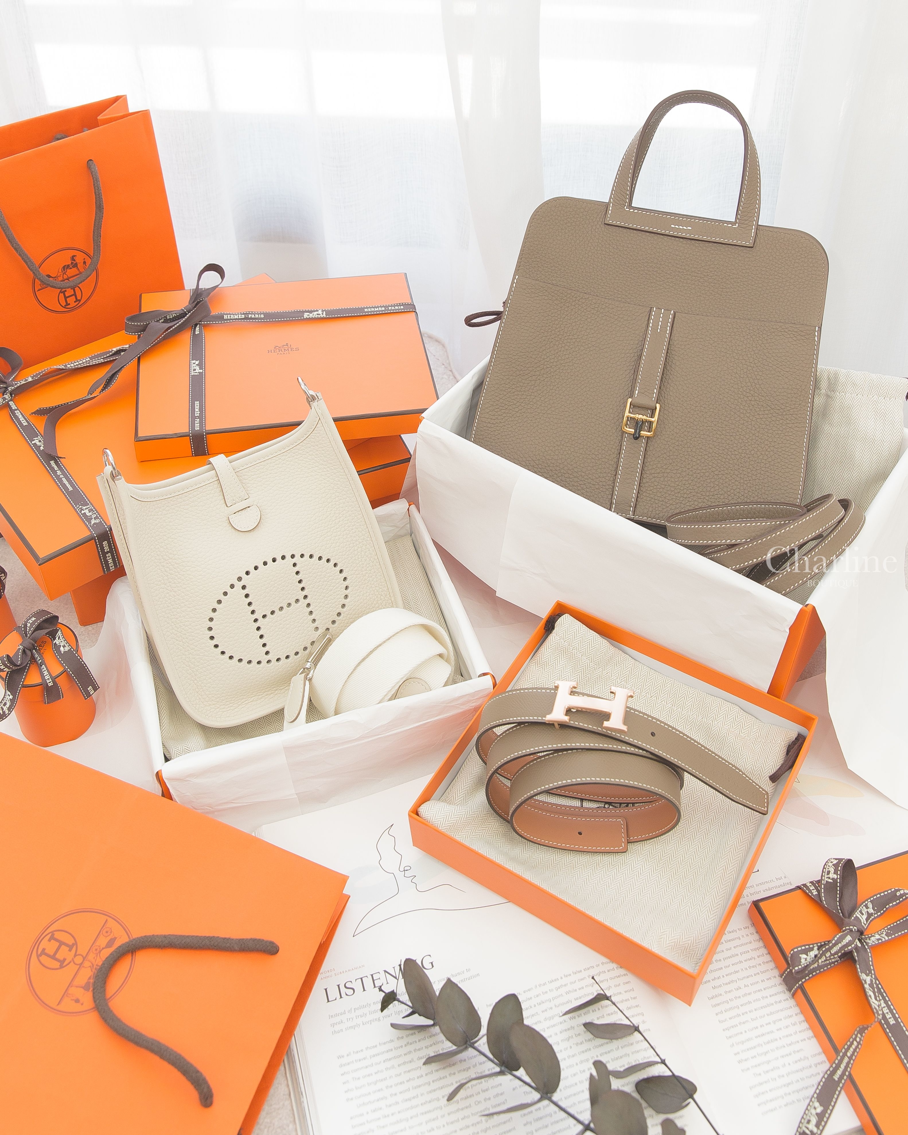 Hermès Halzan 大象灰金釦手提肩背包,Hermès Evelyne 奶昔白銀釦簍空洞洞肩背包,Hermès Mini Constance Belt Buckle 焦糖色/大象灰玫瑰金釦雙面皮帶-Charline Boutique 精品代購