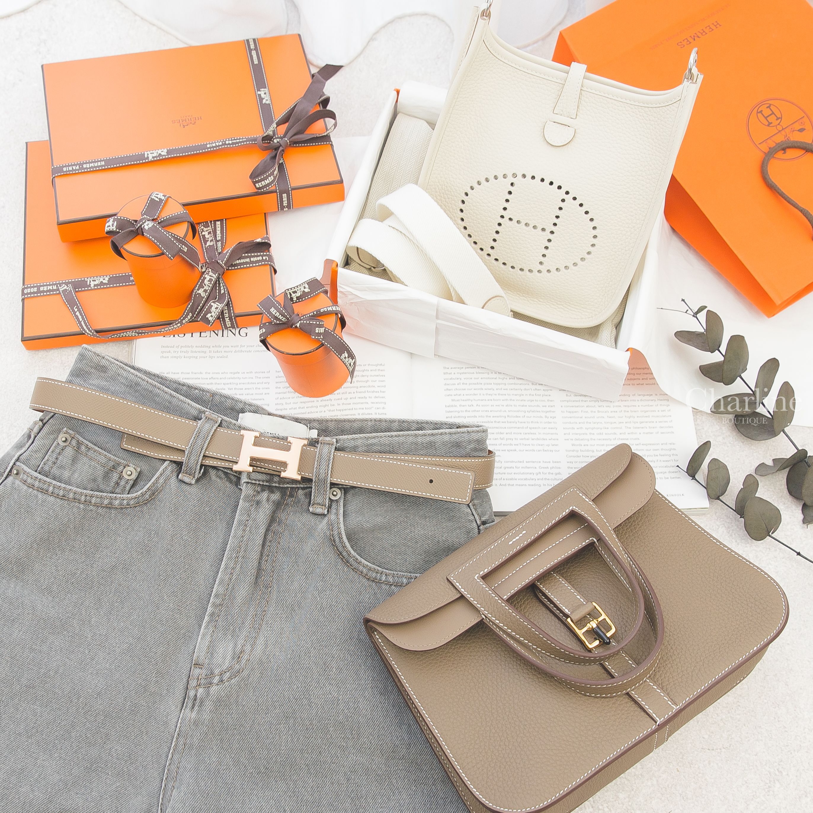 Hermès Halzan 大象灰金釦手提肩背包,Hermès Evelyne 奶昔白銀釦簍空洞洞肩背包,Hermès Mini Constance Belt Buckle 焦糖色/大象灰玫瑰金釦雙面皮帶-Charline Boutique 精品代購