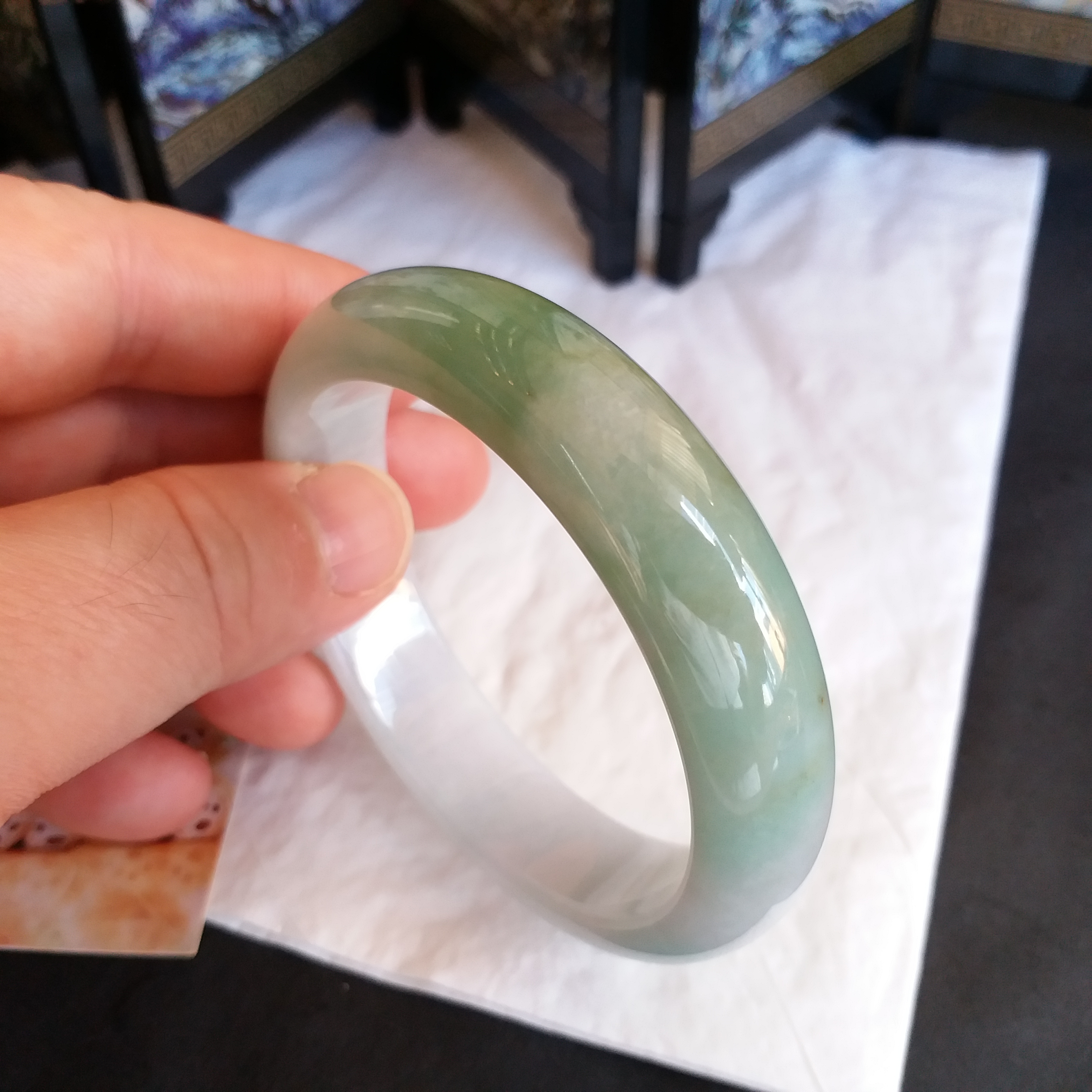 J1080 冰糯黃加綠玉鐲 56.9mm (1.54)