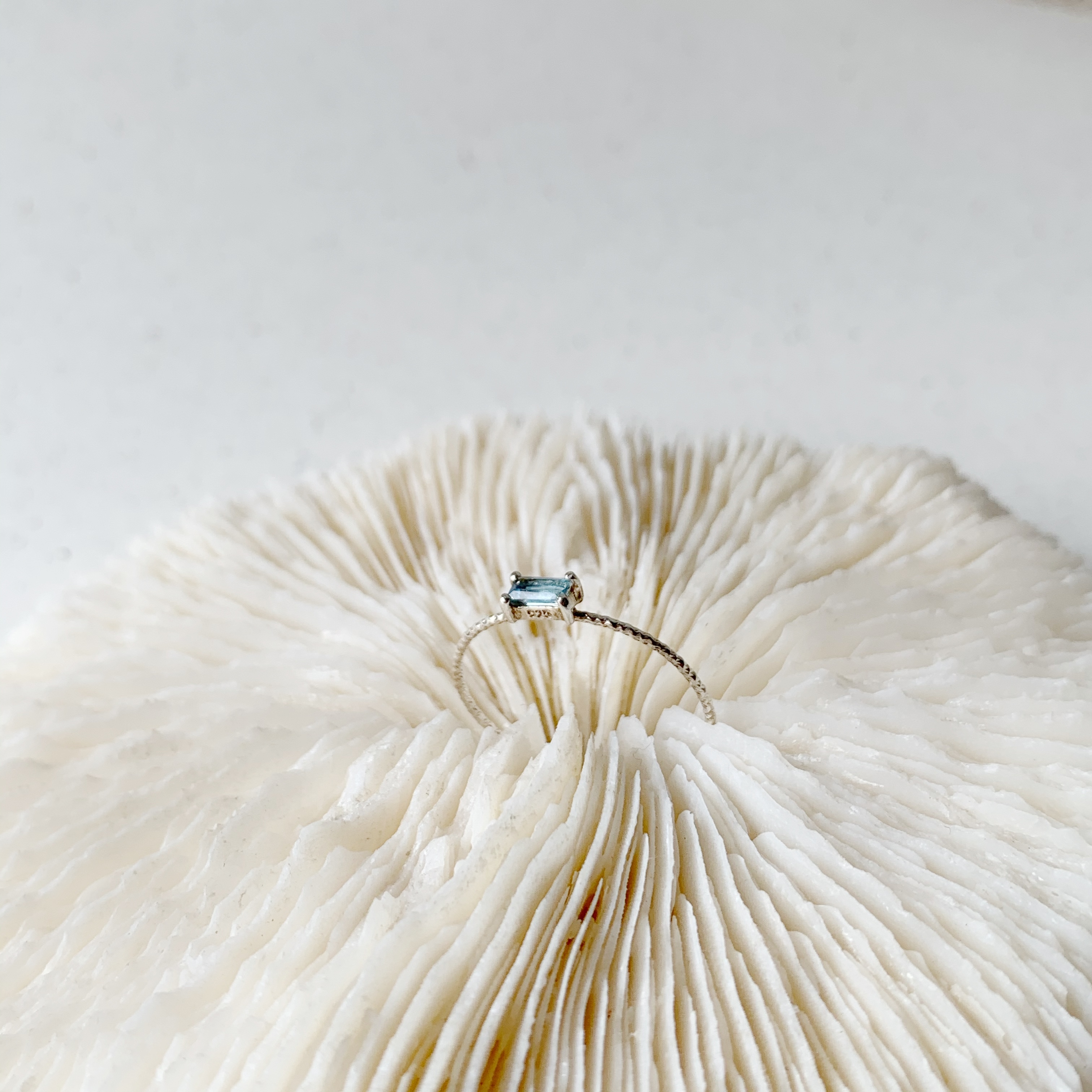 細方四爪倫敦托帕石細戒