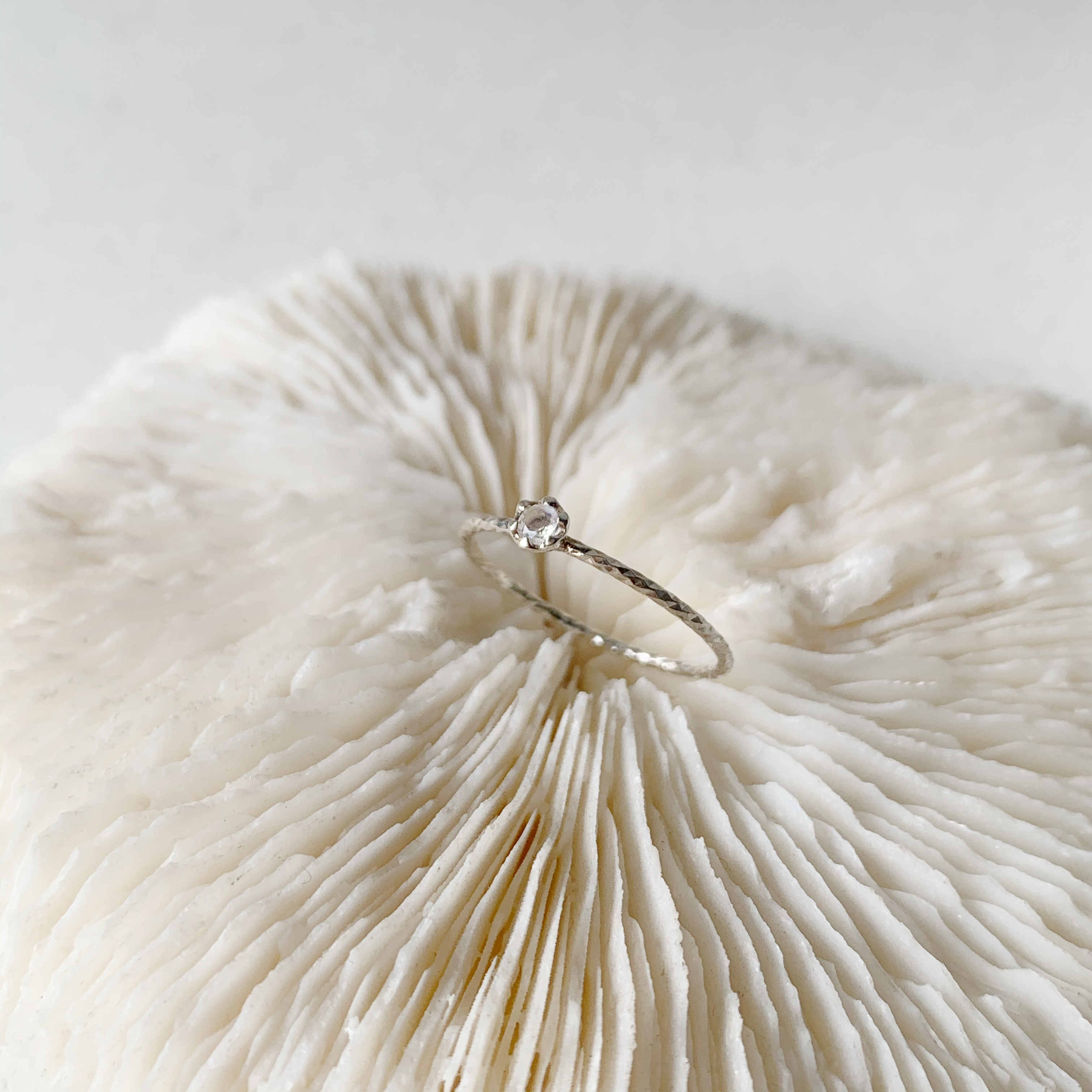 小花六爪月光石滿天星戒指