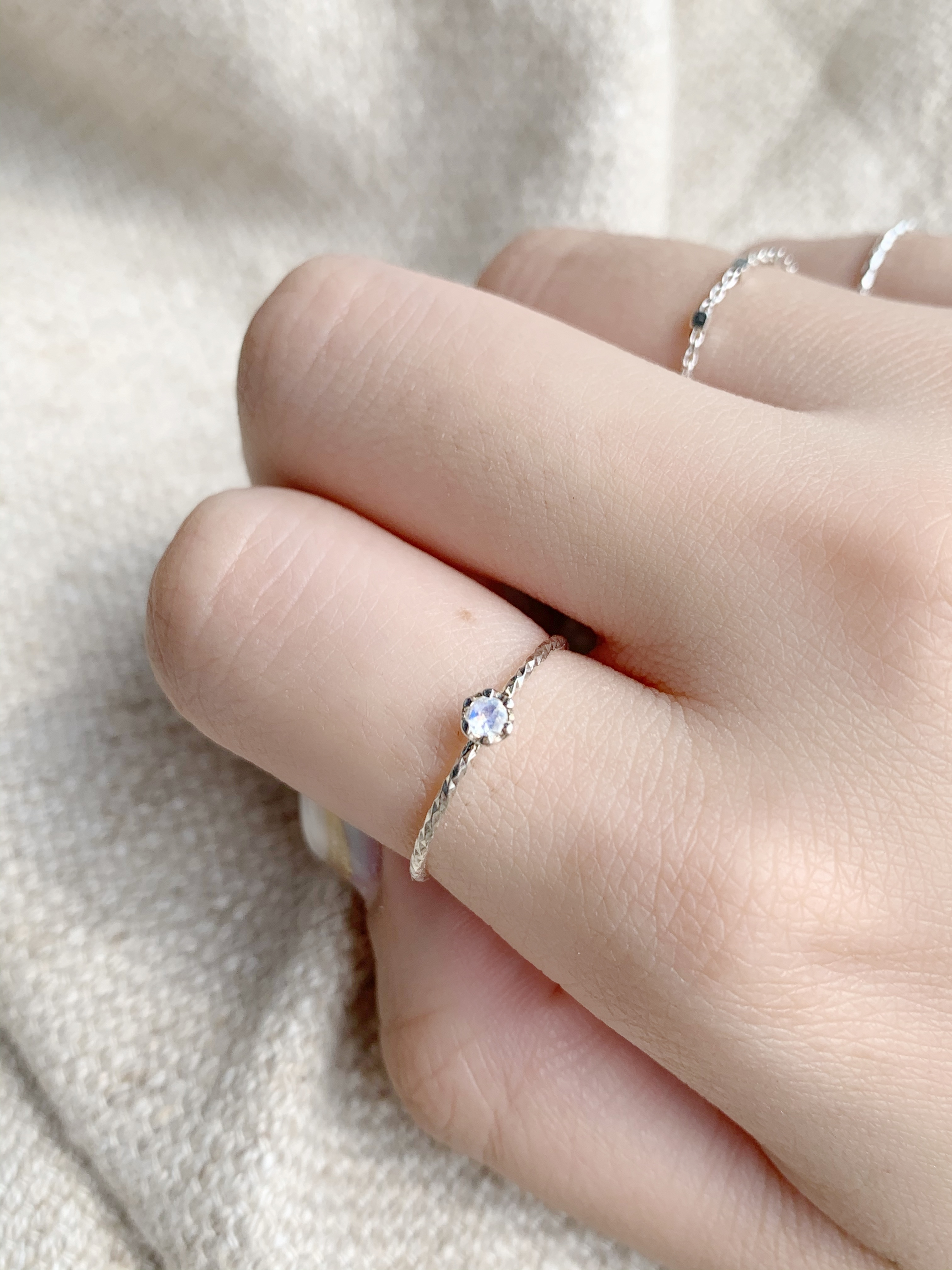 小花六爪月光石滿天星戒指