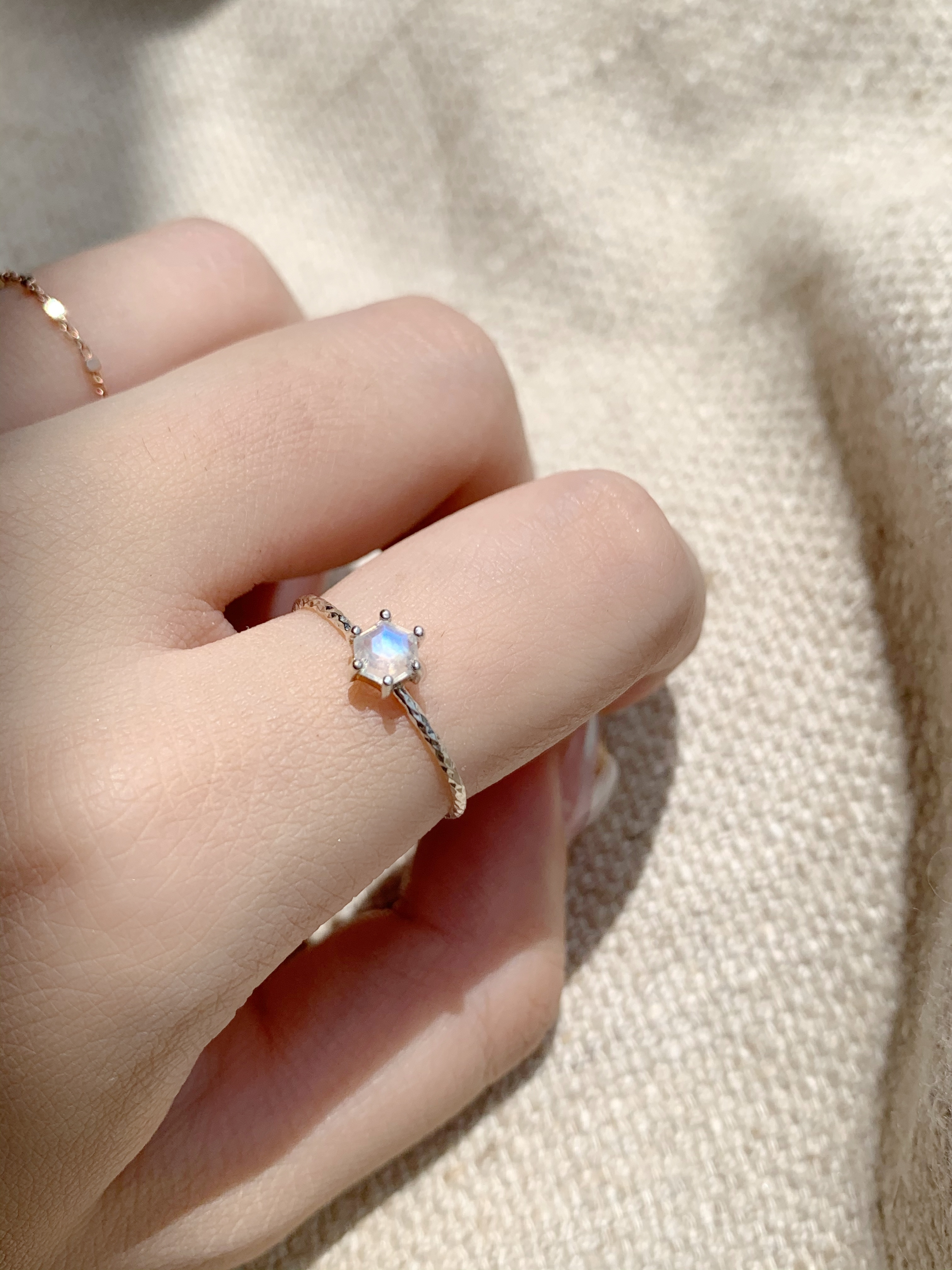 六爪月光石滿天星戒指