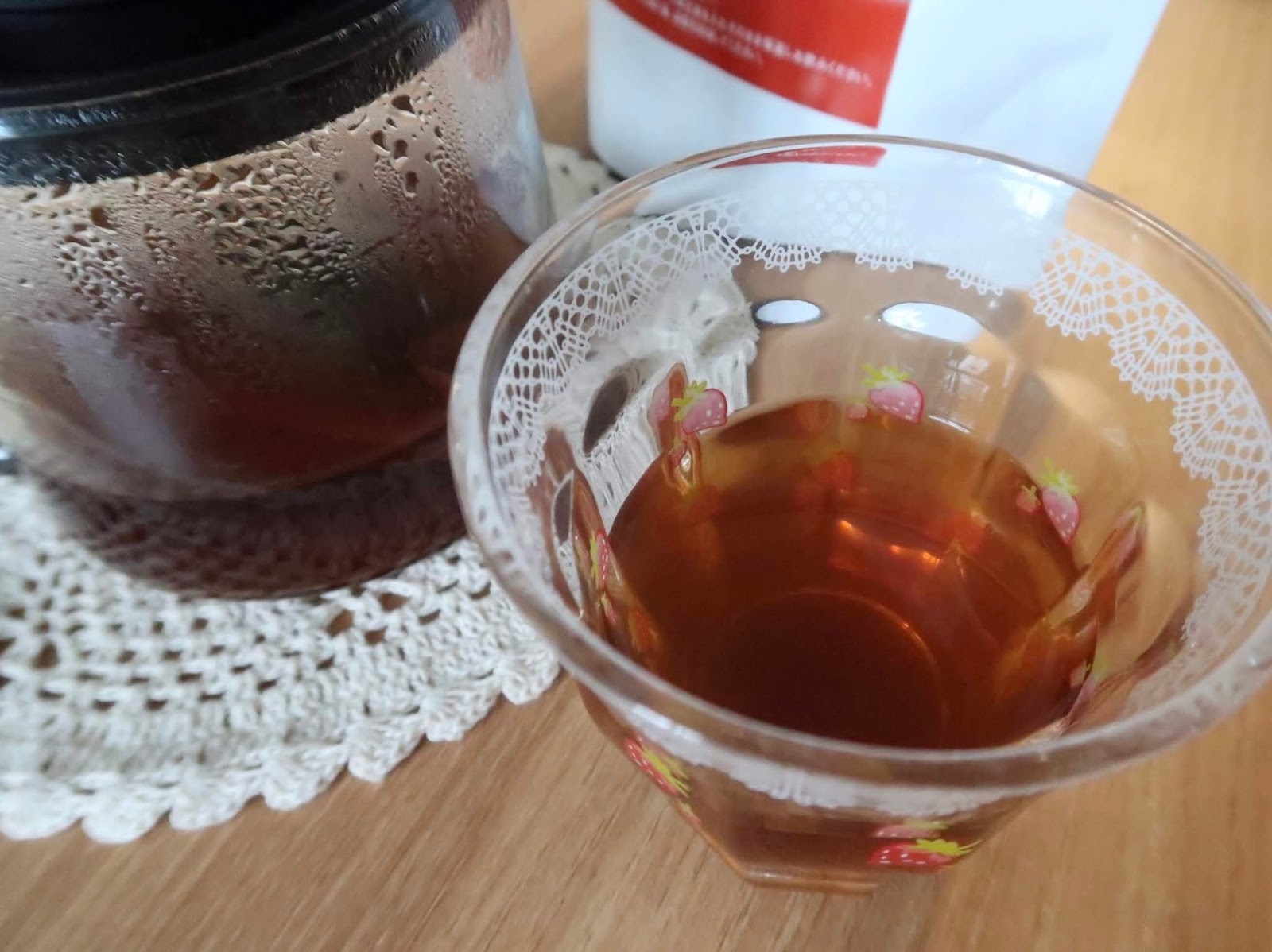 1 茶包加入約1公升熱水，浸泡5-10分鐘，即可飲用 (約4杯)。因為茶包比較大，我就用茶壺沖。其實冷飲熱飲都得，不過我個人就推薦熱飲！