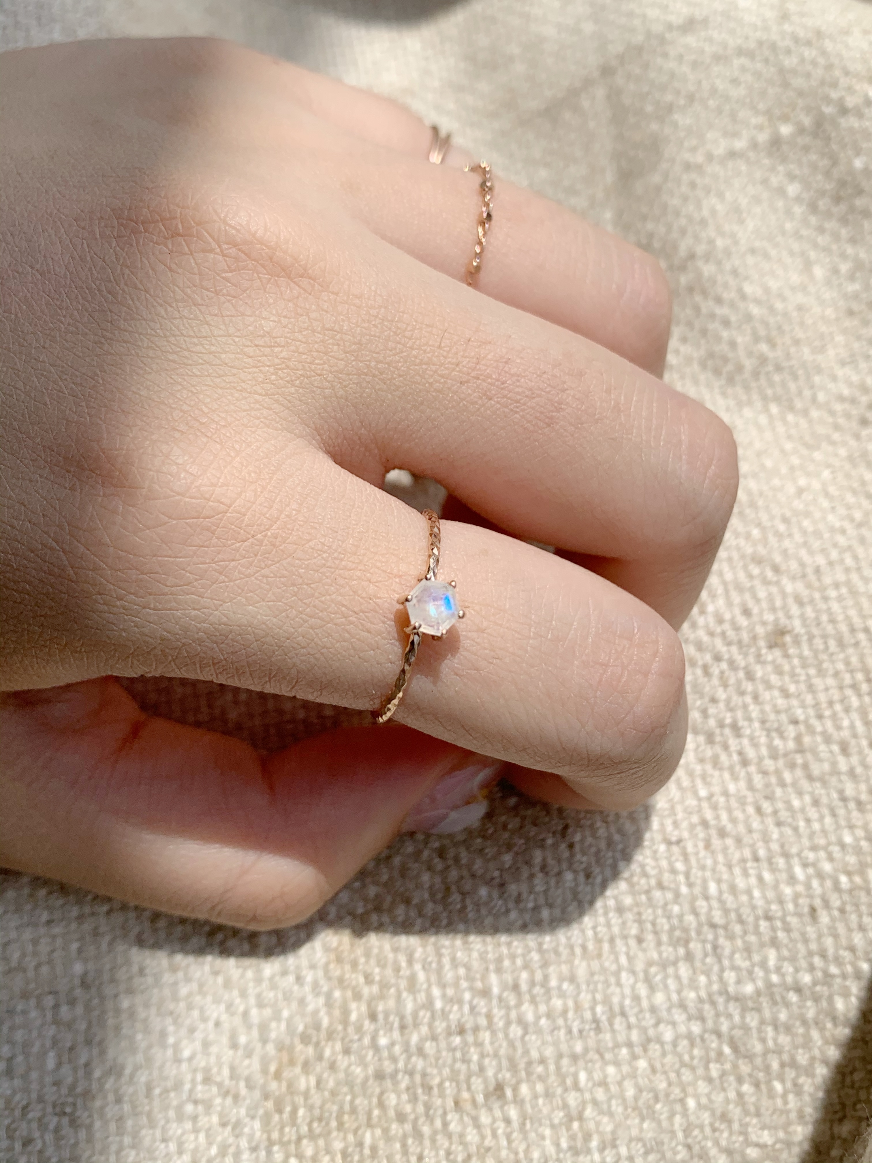 六爪月光石滿天星戒指