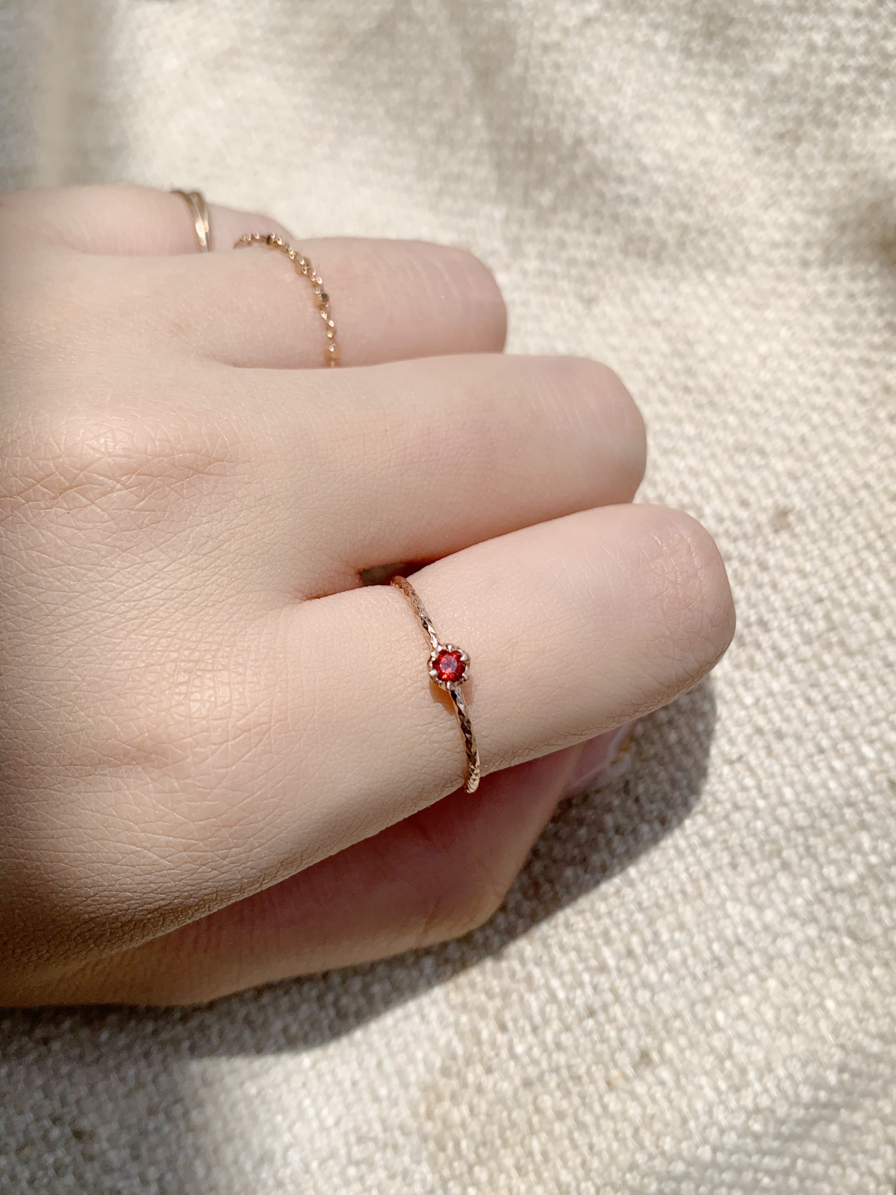 小花六爪石榴石滿天星戒指