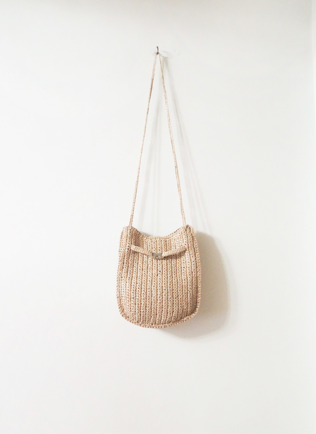 。SERIES M 。Cross body bag