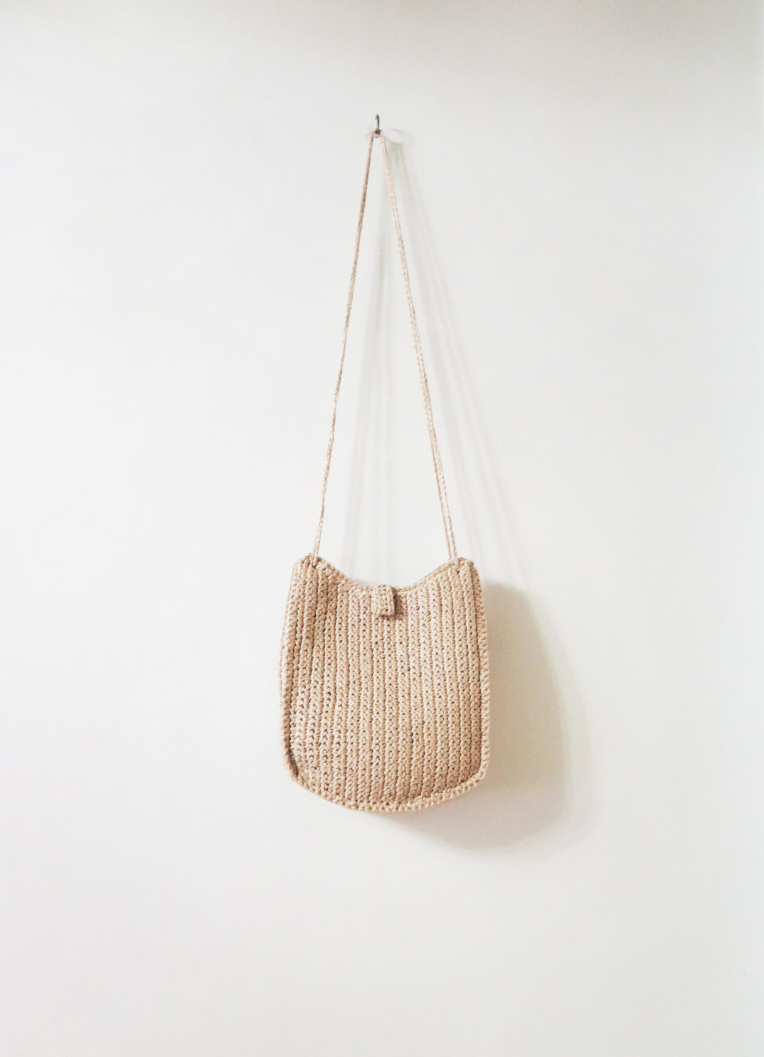 。SERIES M 。Cross body bag
