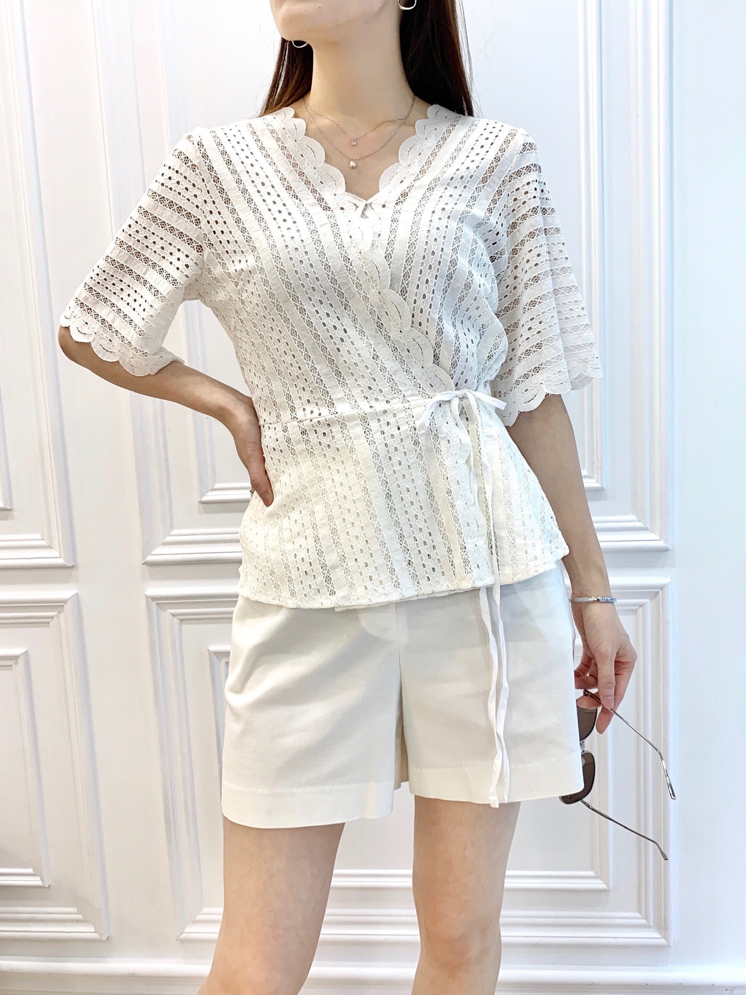 蕾絲側綁帶上衣