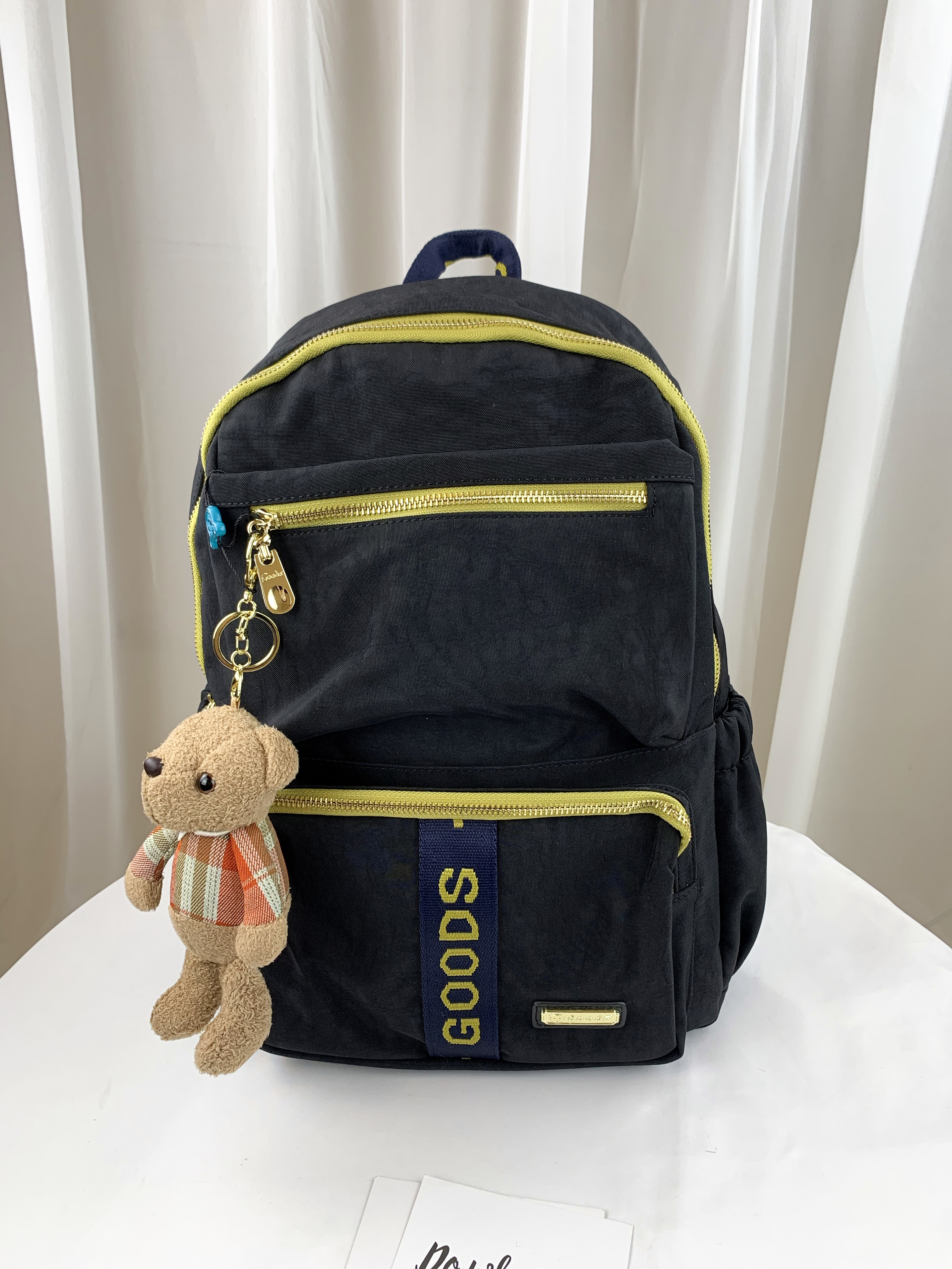 GOODS 織帶黑 拼接黃藍運動風後背包 附小熊吊飾 #2627