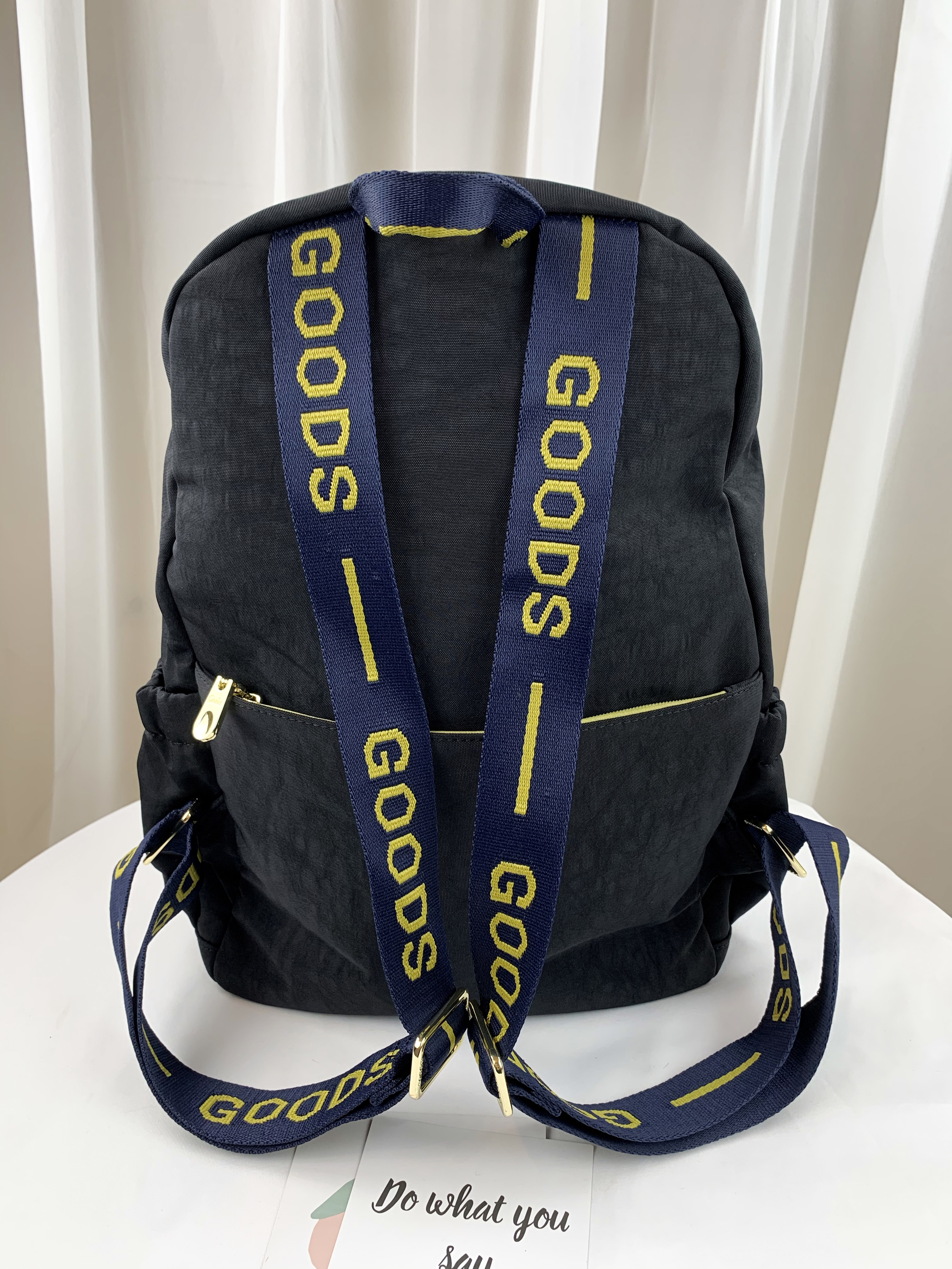 GOODS 織帶黑 拼接黃藍運動風後背包 附小熊吊飾 #2627