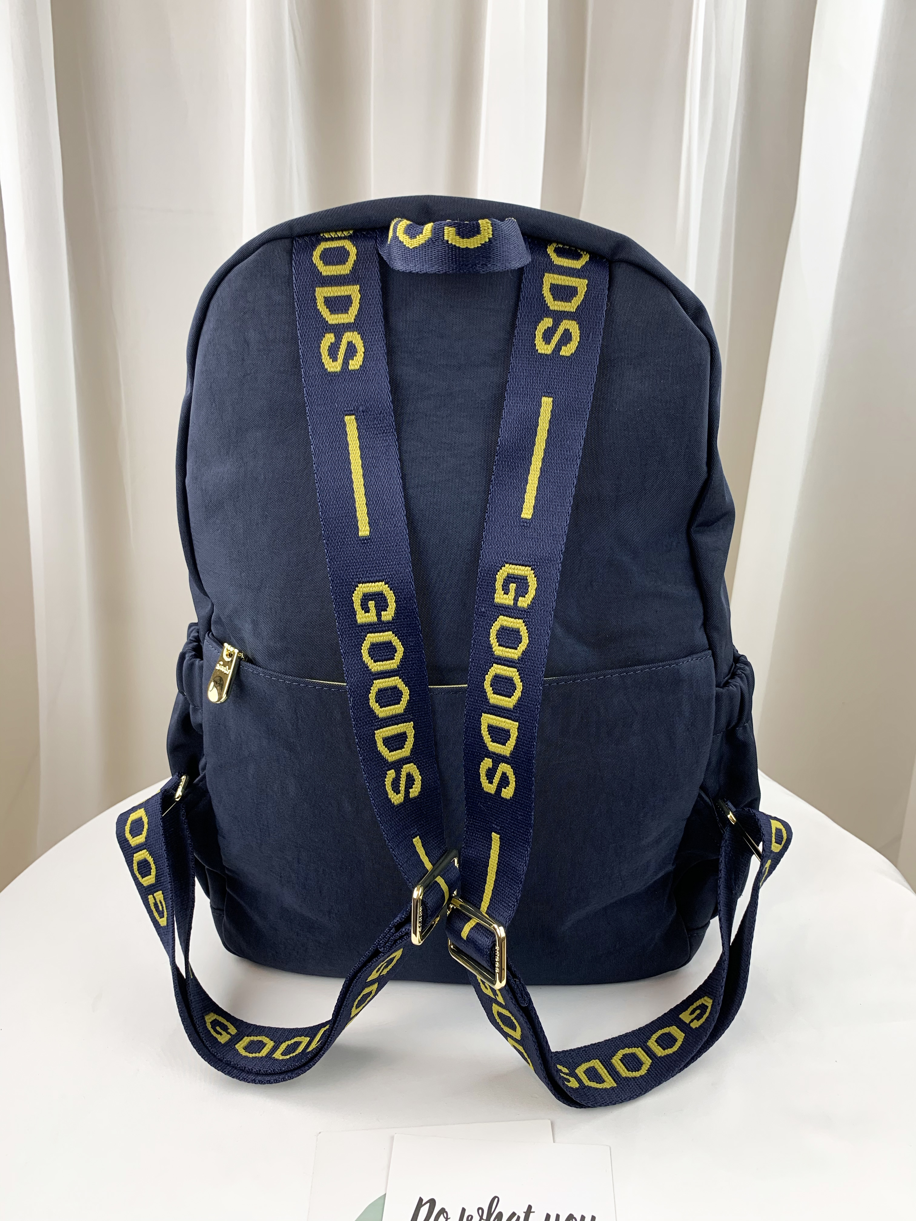 GOODS 織帶藍 拼接黃藍運動風後背包 附小熊吊飾 #2627