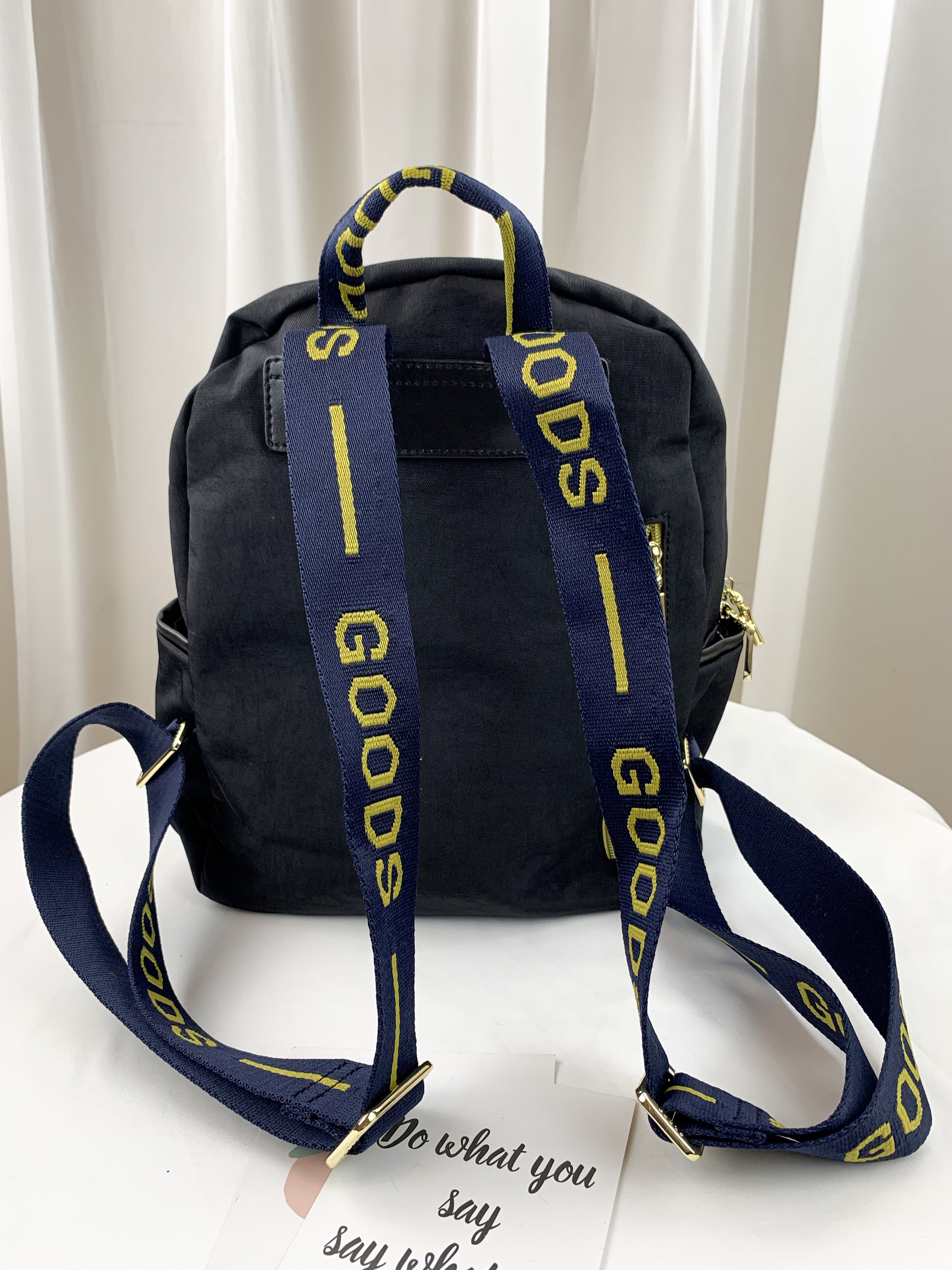 GOODS 織帶黑 拼接黃藍運動風後背包 附小熊吊飾 #2621