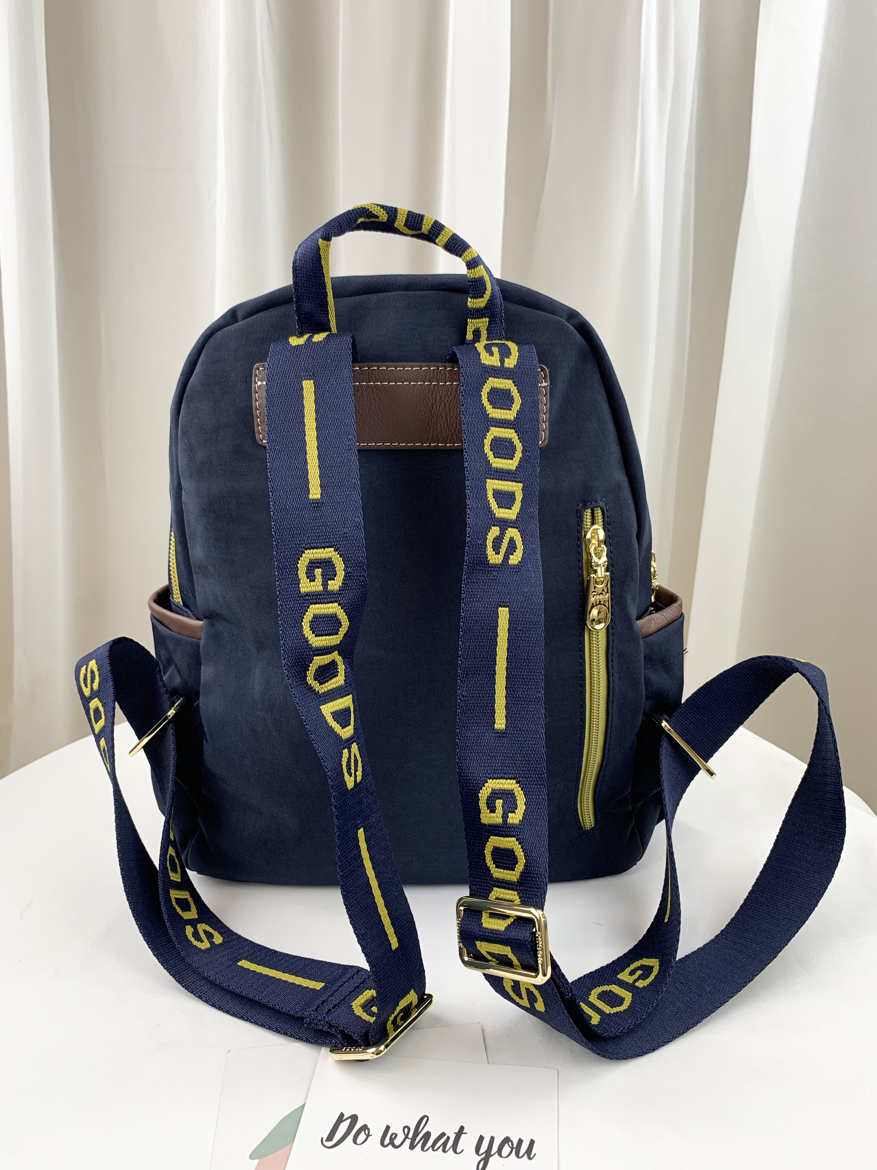 GOODS 織帶藍 拼接黃藍運動風後背包 附小熊吊飾 #2621