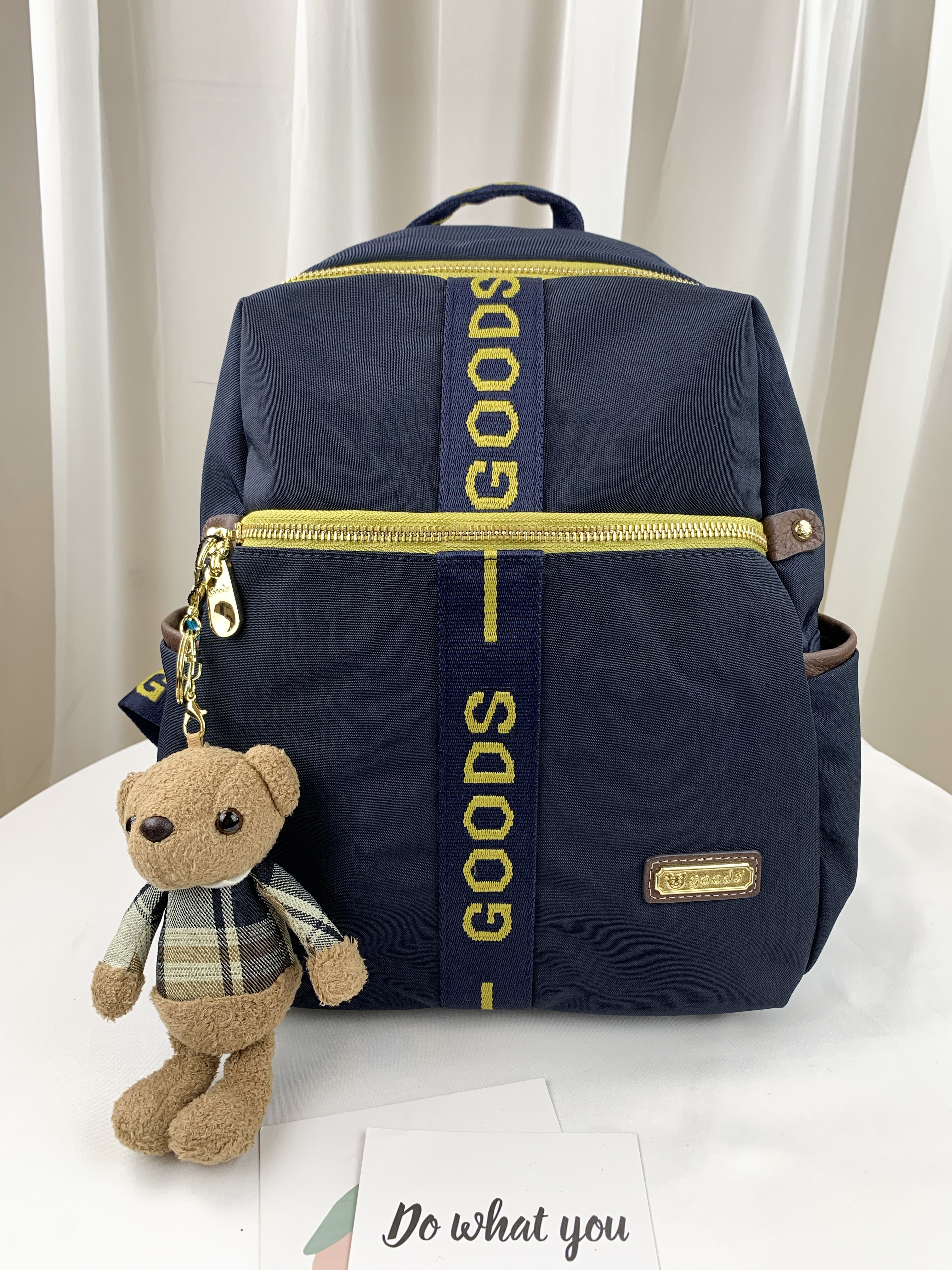 GOODS 織帶藍 拼接黃藍運動風後背包 附小熊吊飾 #2621