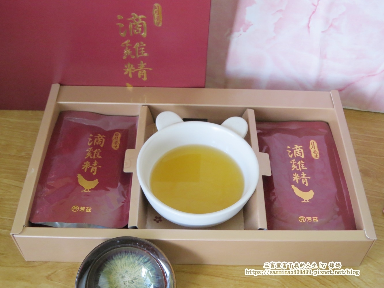 日月養生滴雞精獨立式的包裝，很適合常溫保存，嚴選有健康證書的紅羽土公雞，並且由波蜜的製造大廠製成，  層層都經過嚴格把關，並經過完整的SGS檢驗，讓辣媽可以喝的好安心，沒有多餘的水分及調味，製作出清澈無雜質的滴雞精，並且保留住雞隻的完整營養及精華。