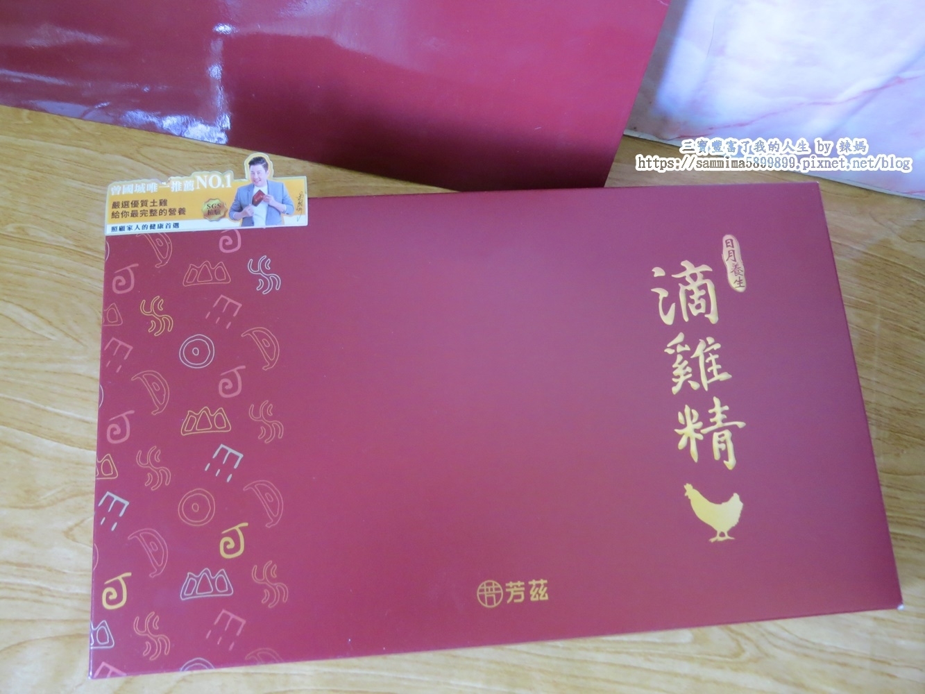 日月養生滴雞精獨立式的包裝，很適合常溫保存，嚴選有健康證書的紅羽土公雞，並且由波蜜的製造大廠製成，  層層都經過嚴格把關，並經過完整的SGS檢驗，讓辣媽可以喝的好安心，沒有多餘的水分及調味，製作出清澈無雜質的滴雞精，並且保留住雞隻的完整營養及精華。