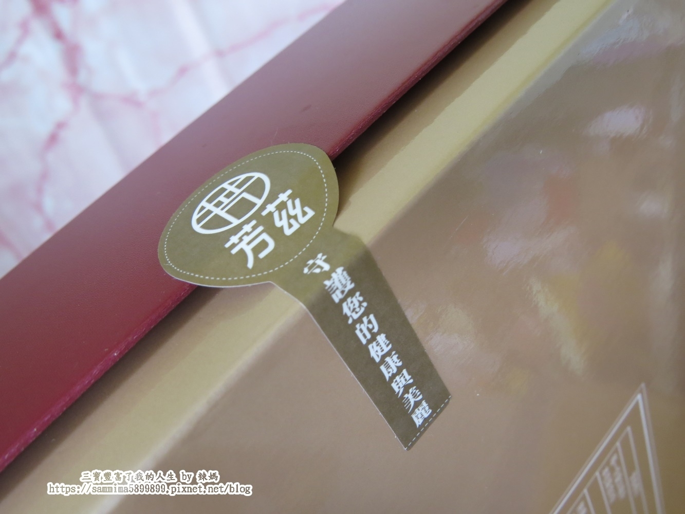 日月養生滴雞精獨立式的包裝，很適合常溫保存，嚴選有健康證書的紅羽土公雞，並且由波蜜的製造大廠製成，  層層都經過嚴格把關，並經過完整的SGS檢驗，讓辣媽可以喝的好安心，沒有多餘的水分及調味，製作出清澈無雜質的滴雞精，並且保留住雞隻的完整營養及精華。