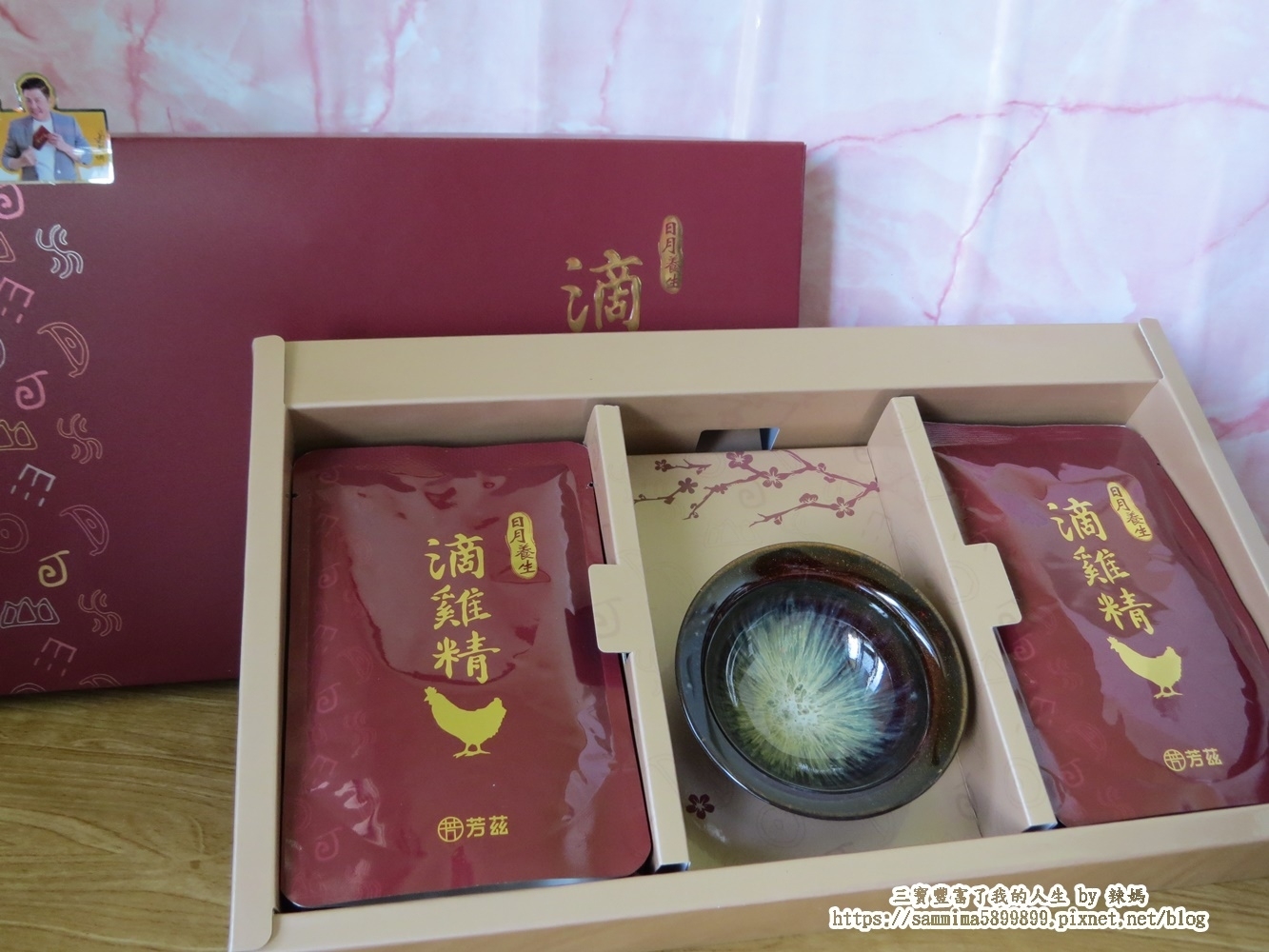 日月養生滴雞精獨立式的包裝，很適合常溫保存，嚴選有健康證書的紅羽土公雞，並且由波蜜的製造大廠製成，  層層都經過嚴格把關，並經過完整的SGS檢驗，讓辣媽可以喝的好安心，沒有多餘的水分及調味，製作出清澈無雜質的滴雞精，並且保留住雞隻的完整營養及精華。