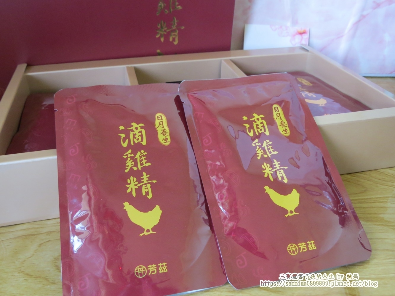 日月養生滴雞精獨立式的包裝，很適合常溫保存，嚴選有健康證書的紅羽土公雞，並且由波蜜的製造大廠製成，  層層都經過嚴格把關，並經過完整的SGS檢驗，讓辣媽可以喝的好安心，沒有多餘的水分及調味，製作出清澈無雜質的滴雞精，並且保留住雞隻的完整營養及精華。