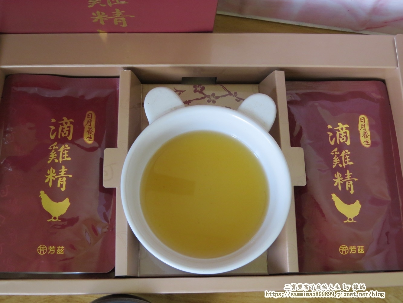 日月養生滴雞精獨立式的包裝，很適合常溫保存，嚴選有健康證書的紅羽土公雞，並且由波蜜的製造大廠製成，  層層都經過嚴格把關，並經過完整的SGS檢驗，讓辣媽可以喝的好安心，沒有多餘的水分及調味，製作出清澈無雜質的滴雞精，並且保留住雞隻的完整營養及精華。