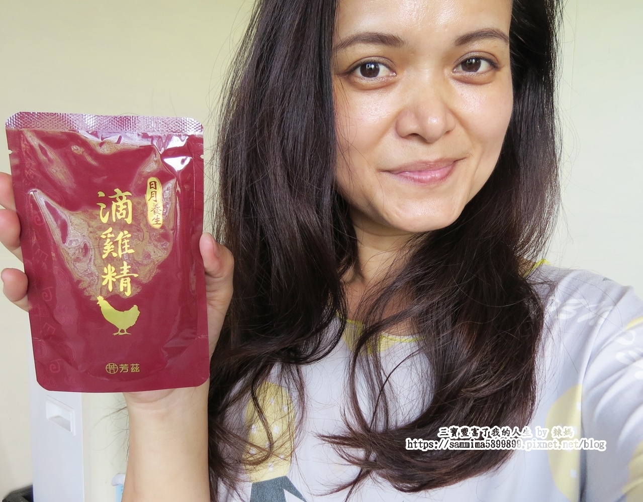 日月養生滴雞精獨立式的包裝，很適合常溫保存，嚴選有健康證書的紅羽土公雞，並且由波蜜的製造大廠製成，  層層都經過嚴格把關，並經過完整的SGS檢驗，讓辣媽可以喝的好安心，沒有多餘的水分及調味，製作出清澈無雜質的滴雞精，並且保留住雞隻的完整營養及精華。