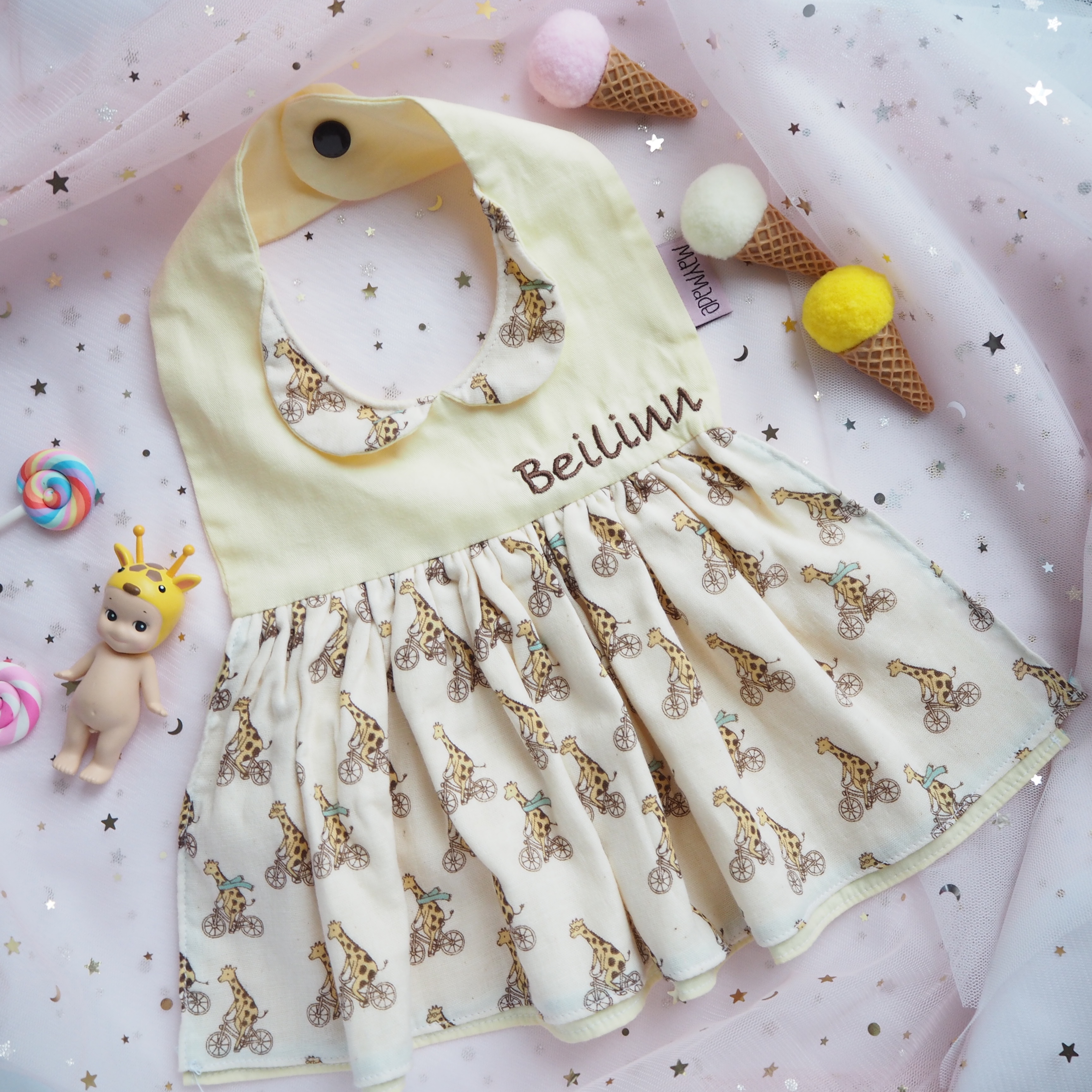 長頸鹿圖案 迷你裙造型口水肩 彌月禮物