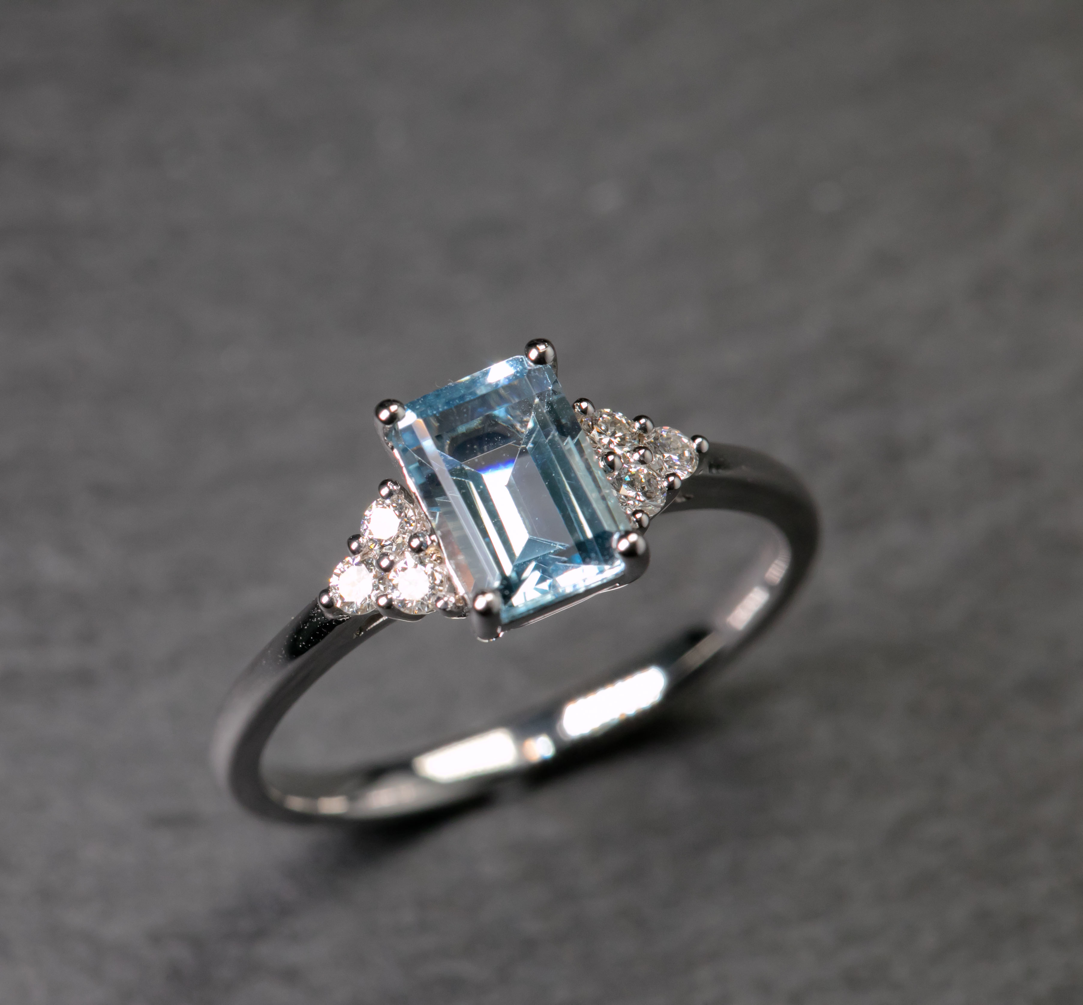 18K 金0.9ct 海藍寶戒指