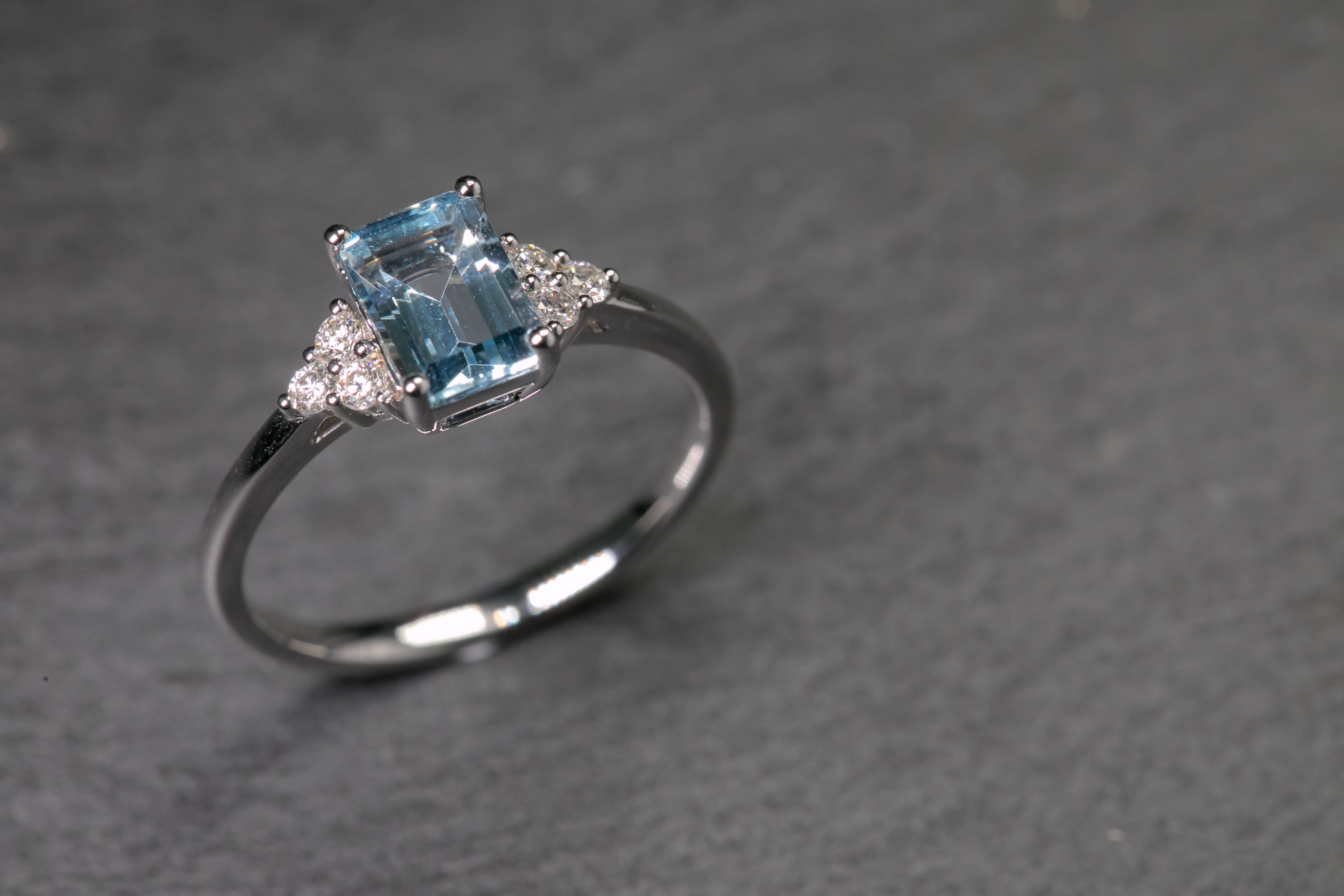 18K 金0.9ct 海藍寶戒指