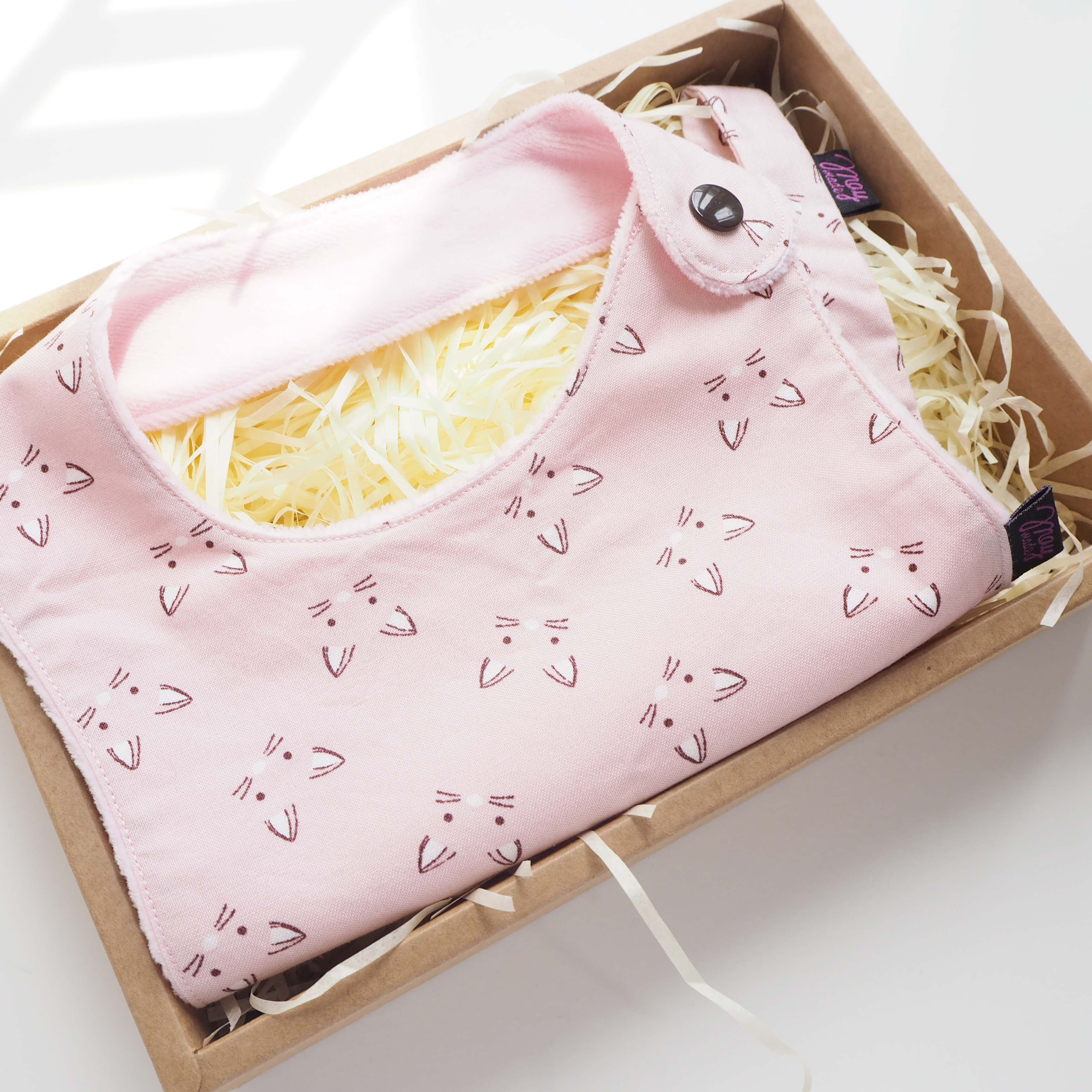 粉紅貓臉圖案口水肩