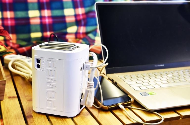 Roommi多功能行動充電站