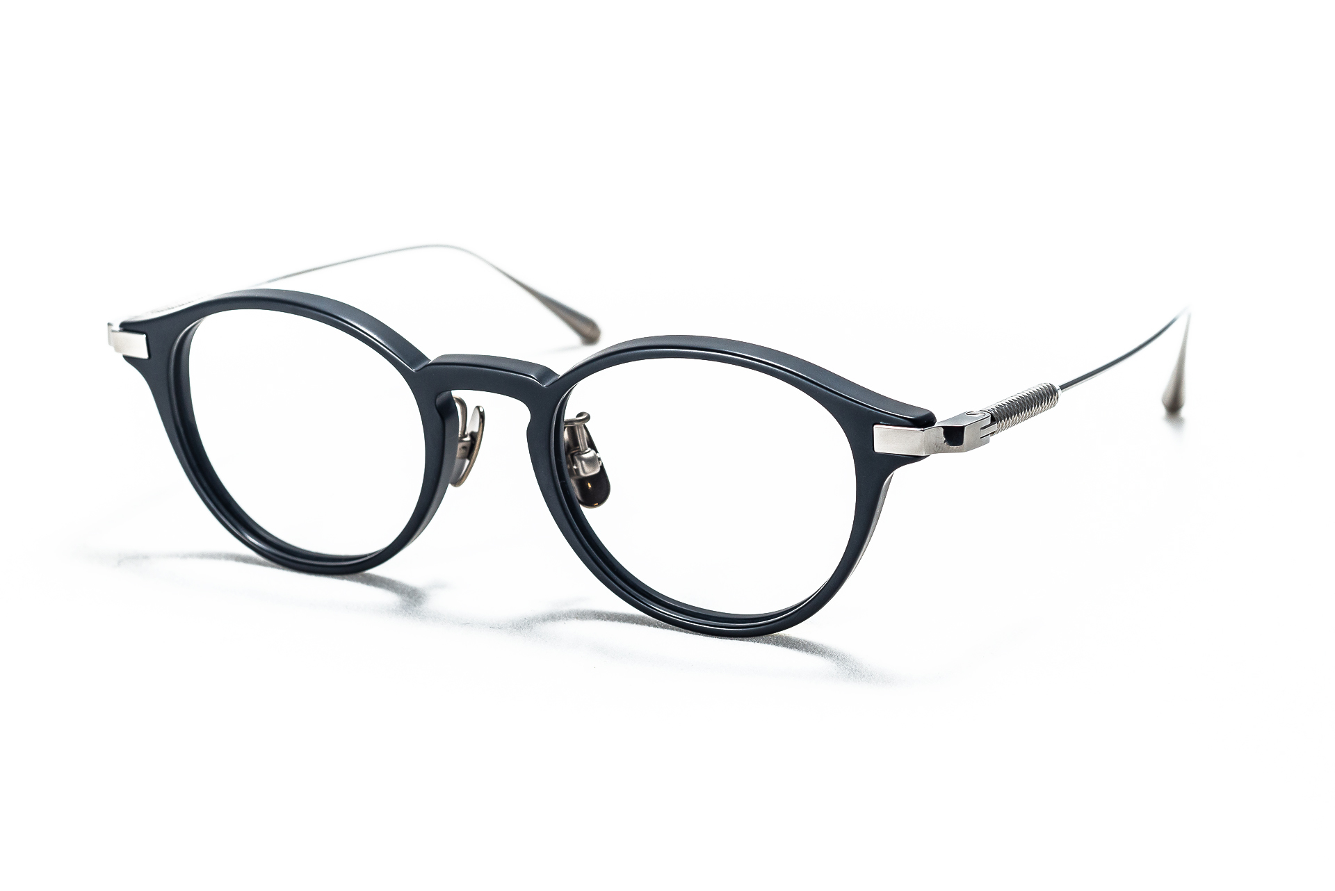 HOLE-MBK/DSV- The New Black Optical