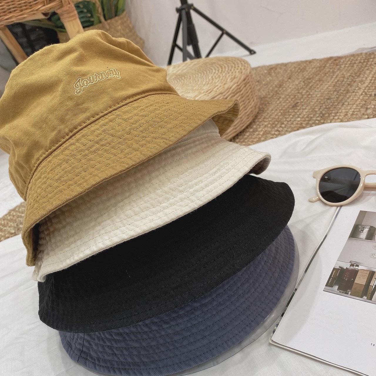 刺繡草寫標漁夫帽/四色