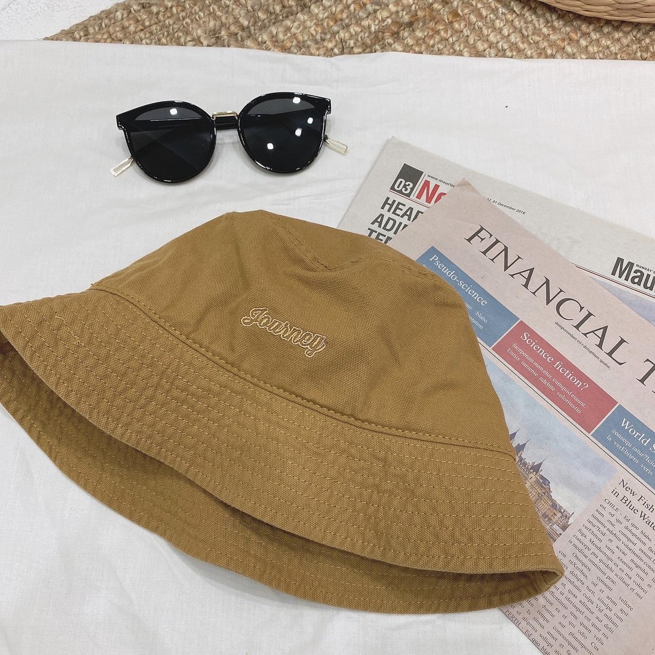 刺繡草寫標漁夫帽/四色