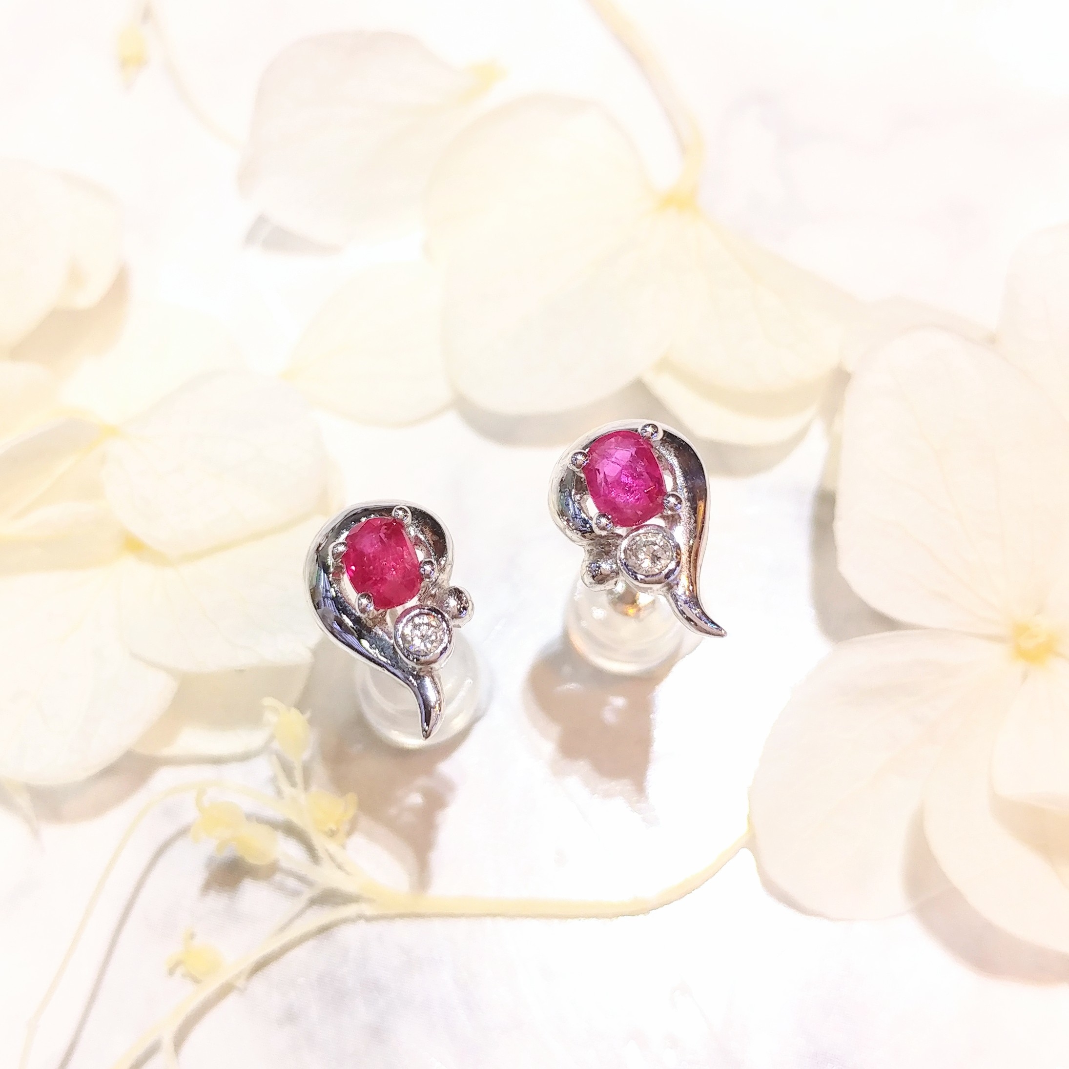 全新18K白金35份天然紅寶石配5份小鑽吊耳環