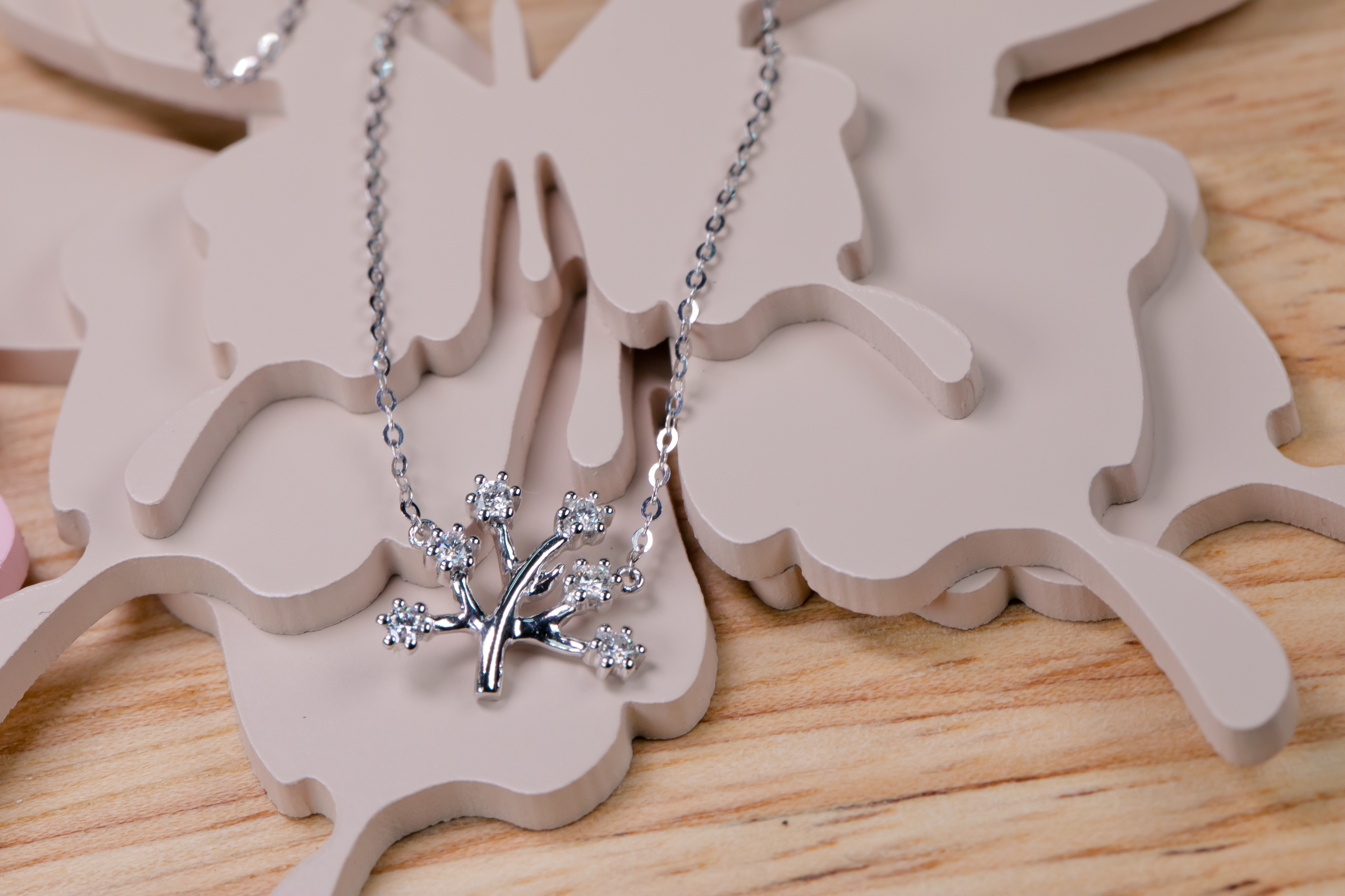 18K White Gold Diamond Necklace