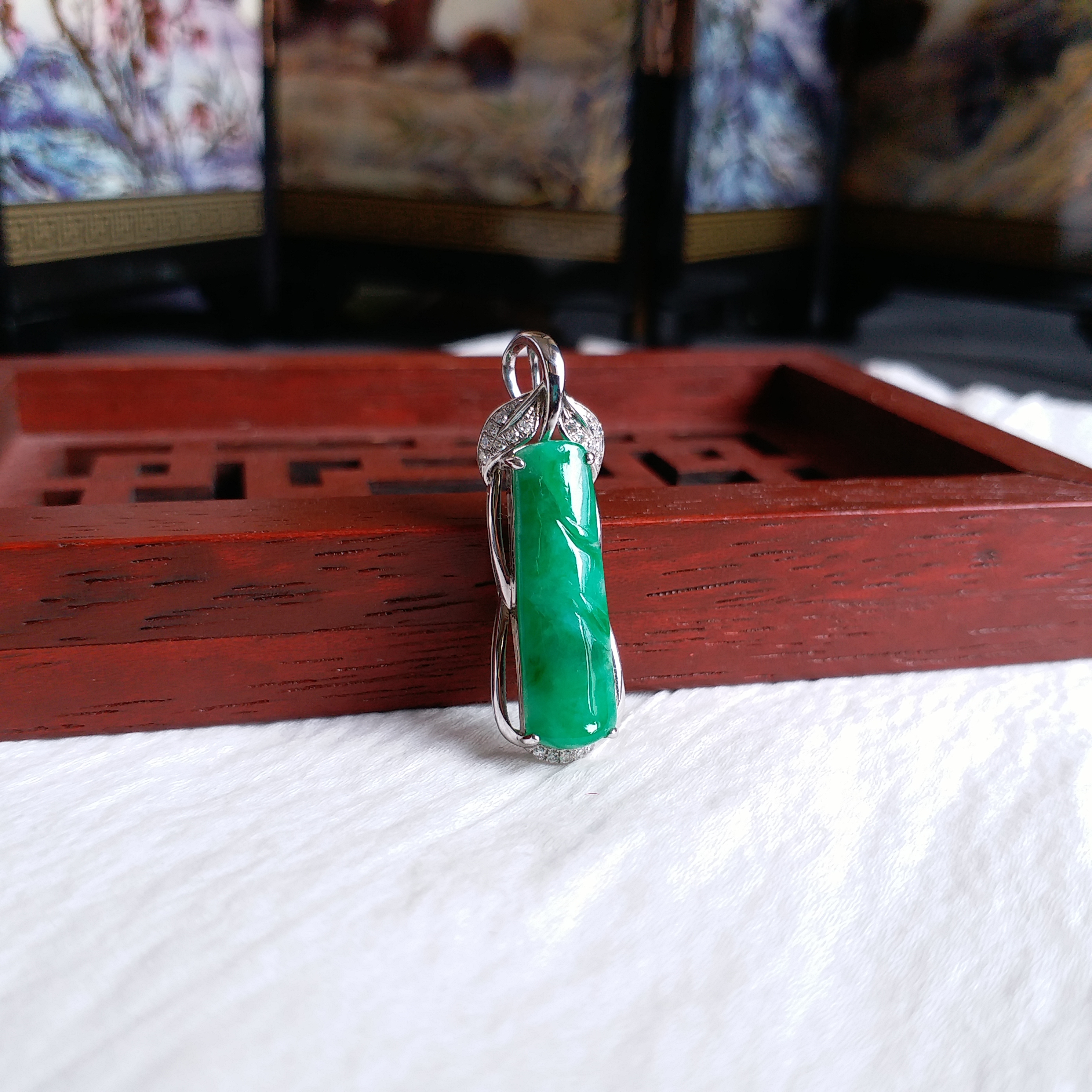 J1839 冰陽綠節節高昇鑲18K金真鑽小吊墜