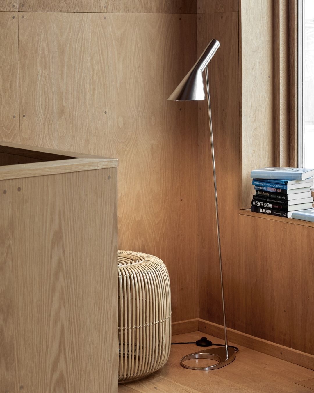 AJ FLOOR - AJ 立燈 / 不鏽鋼銀