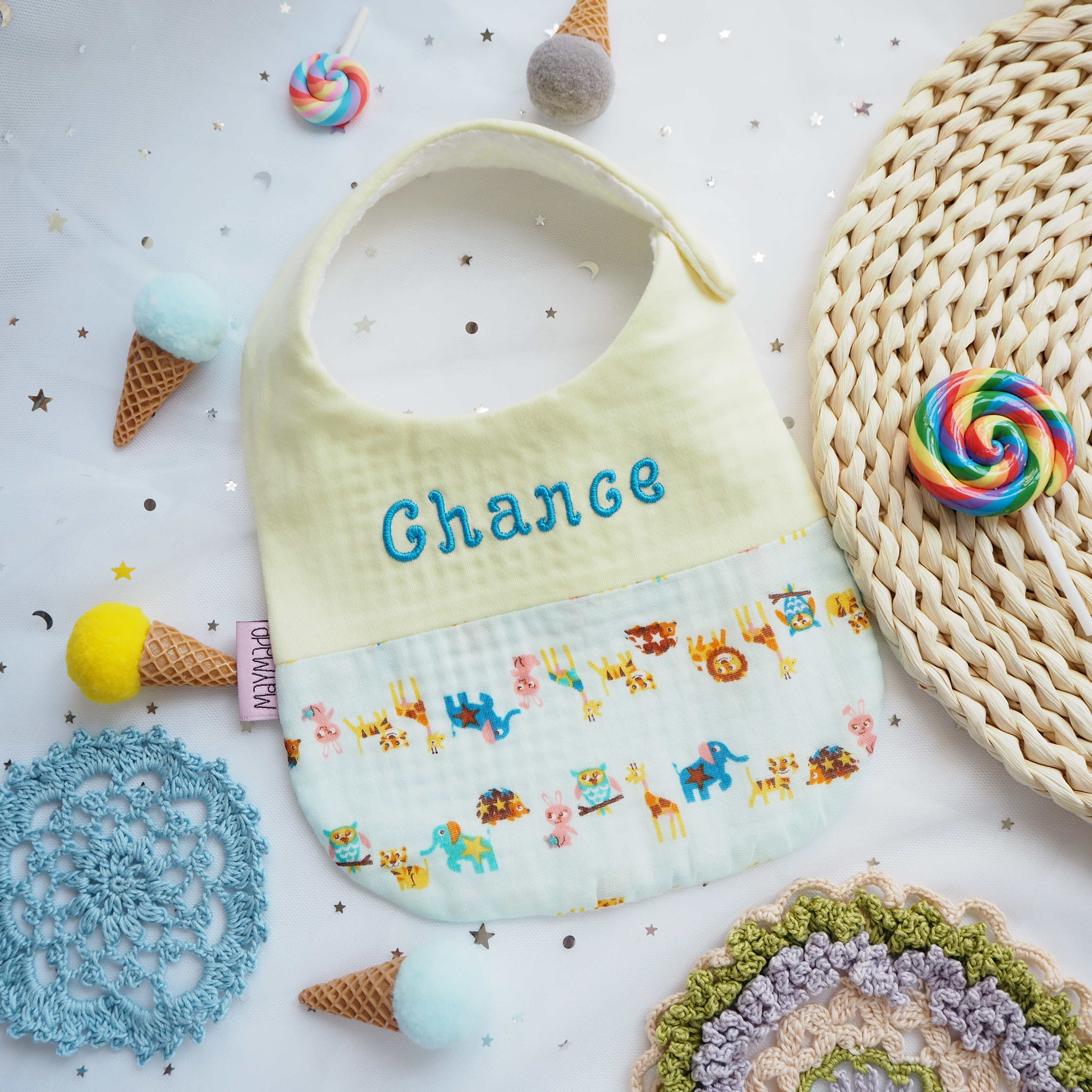 綠色動物園圖案 拼布款繡名口水肩