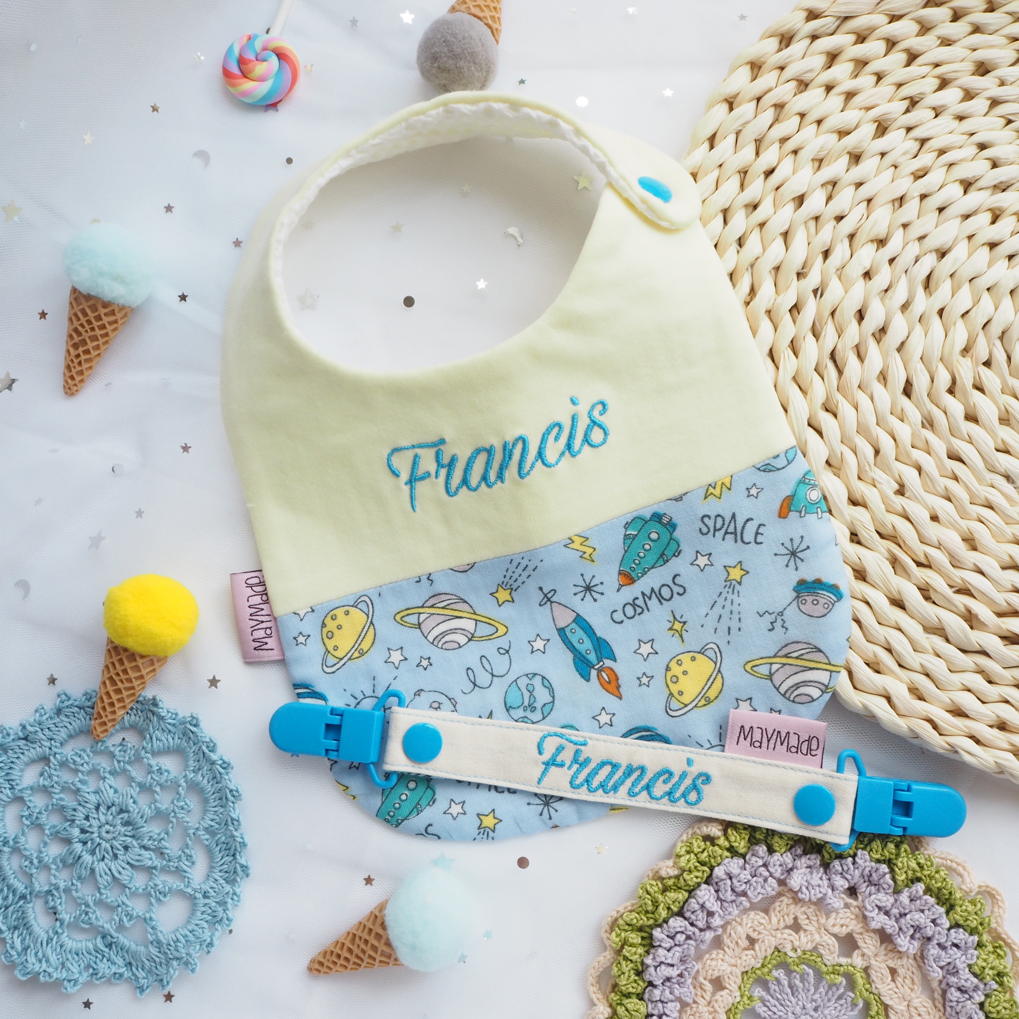 宇宙圖案 拼布款繡名口水肩(Sold Out)