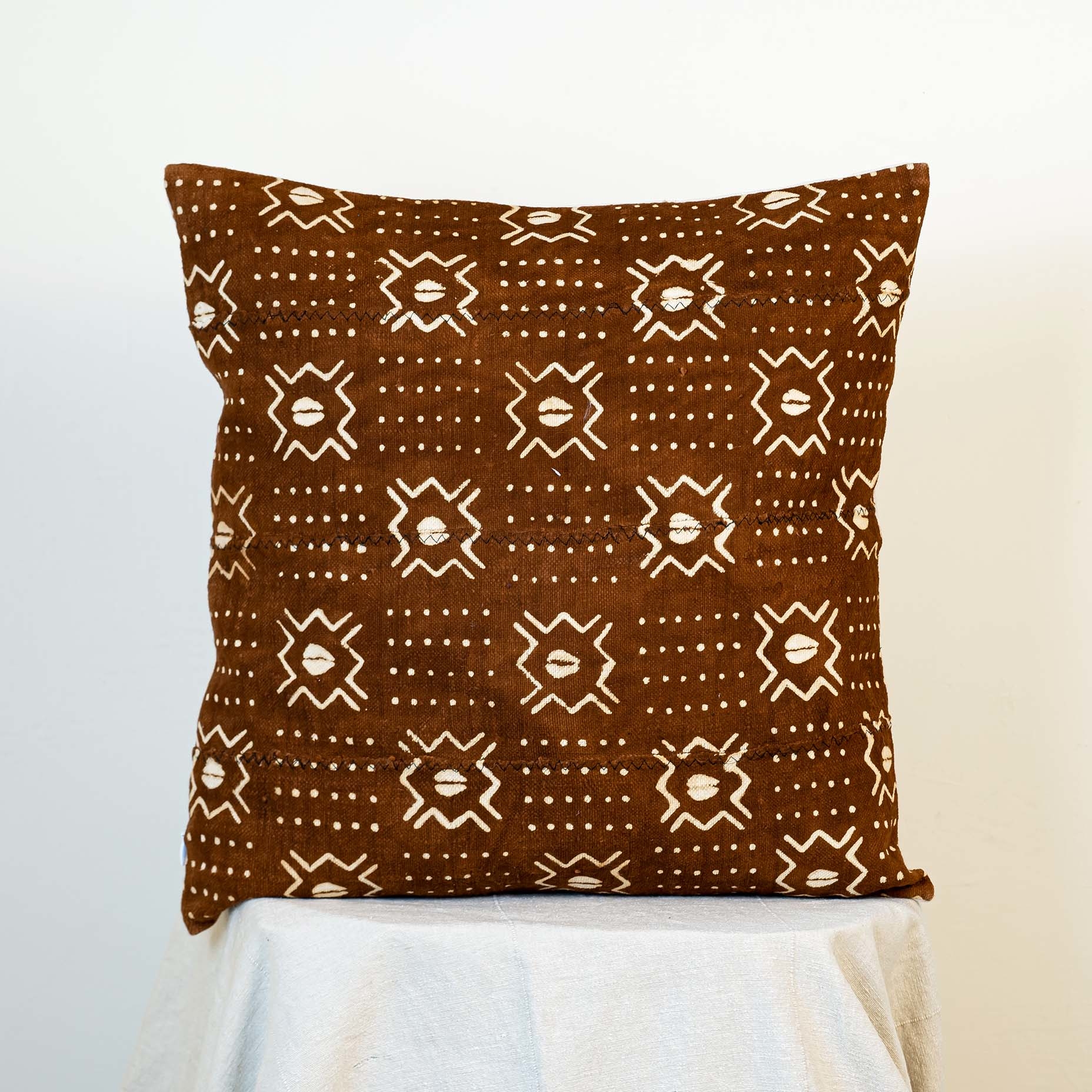 泥染抱枕｜岩褐｜馬利