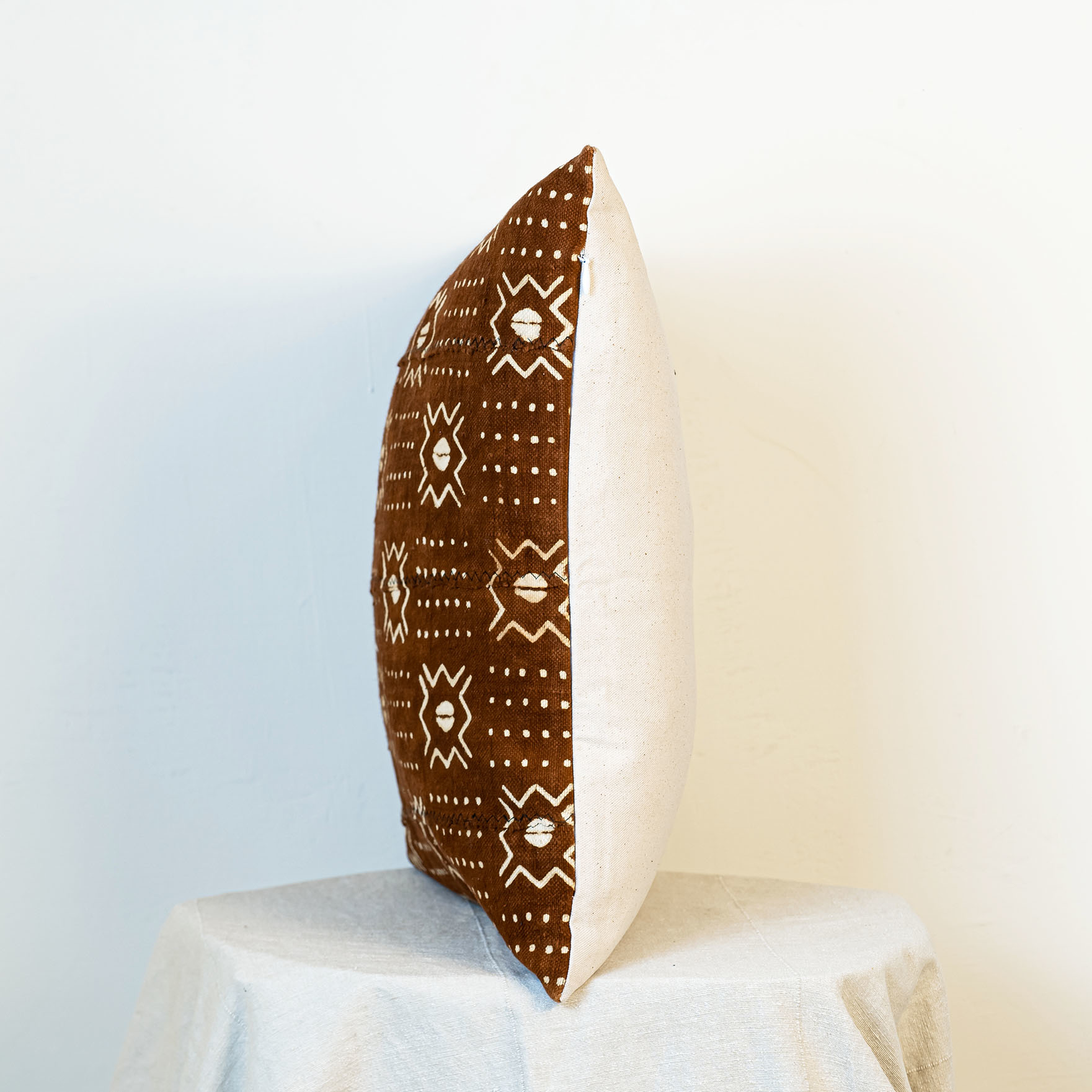 泥染抱枕｜岩褐｜馬利