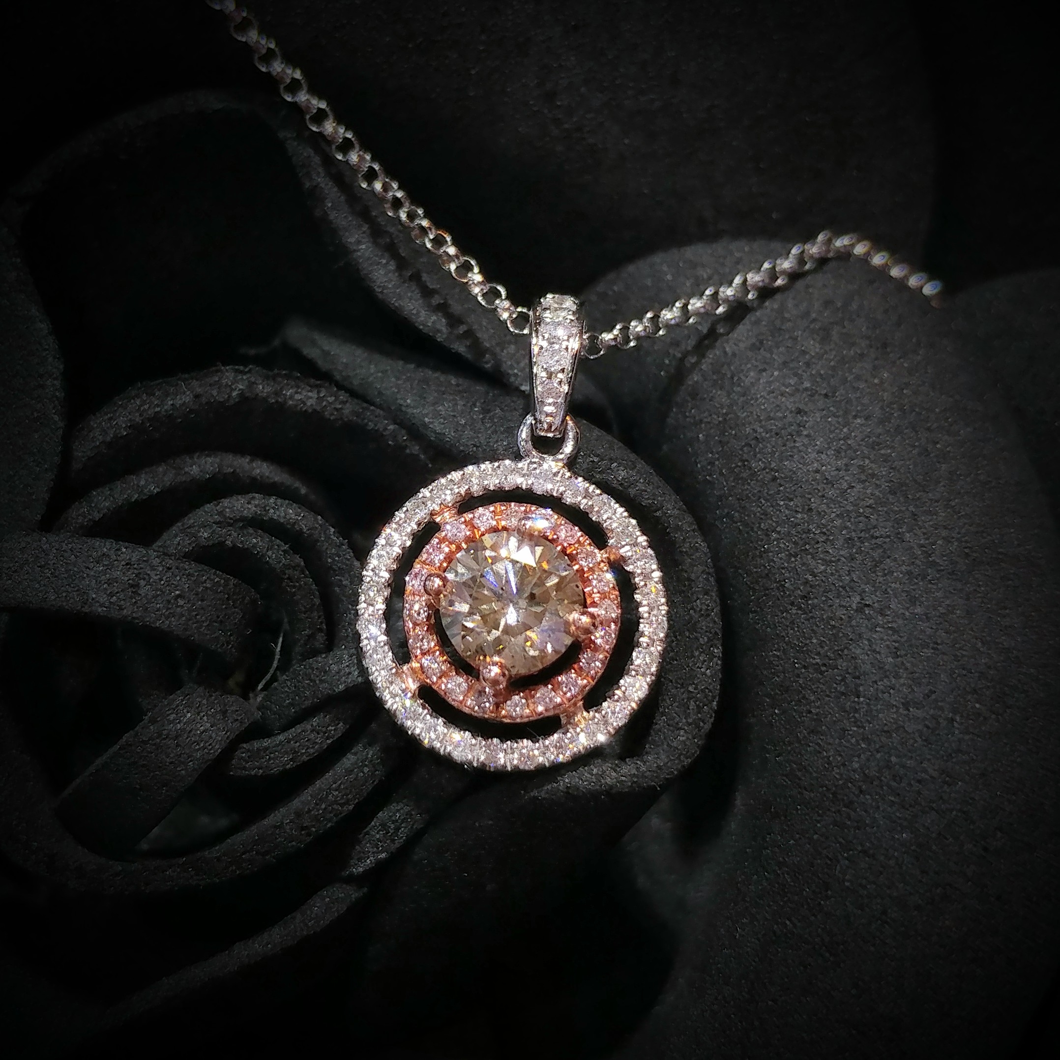 全新18K金【單粒55份淺啡彩鑽】配粉紅小鑽共83份吊咀