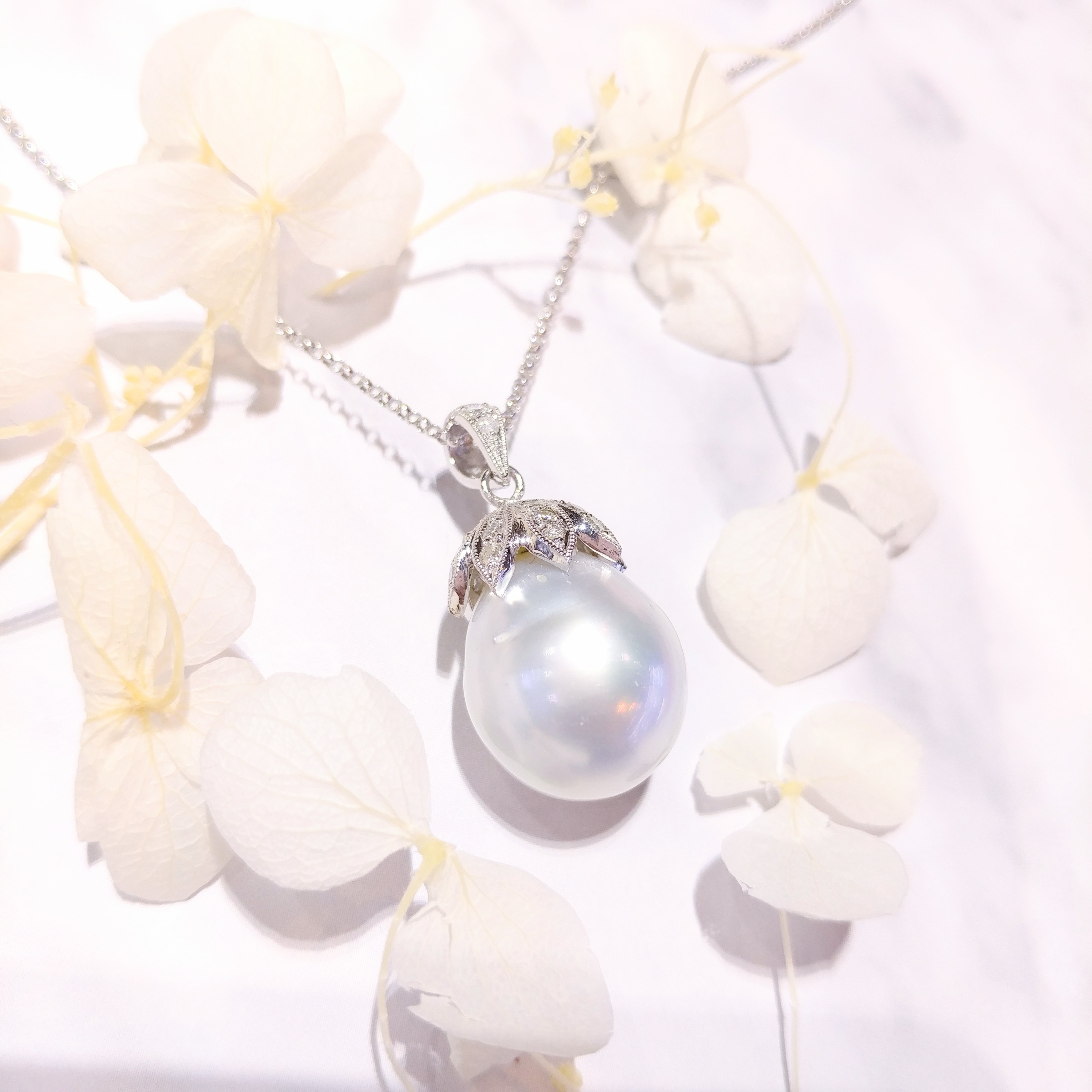 全新18K白金32份鑽石配珍珠吊墜