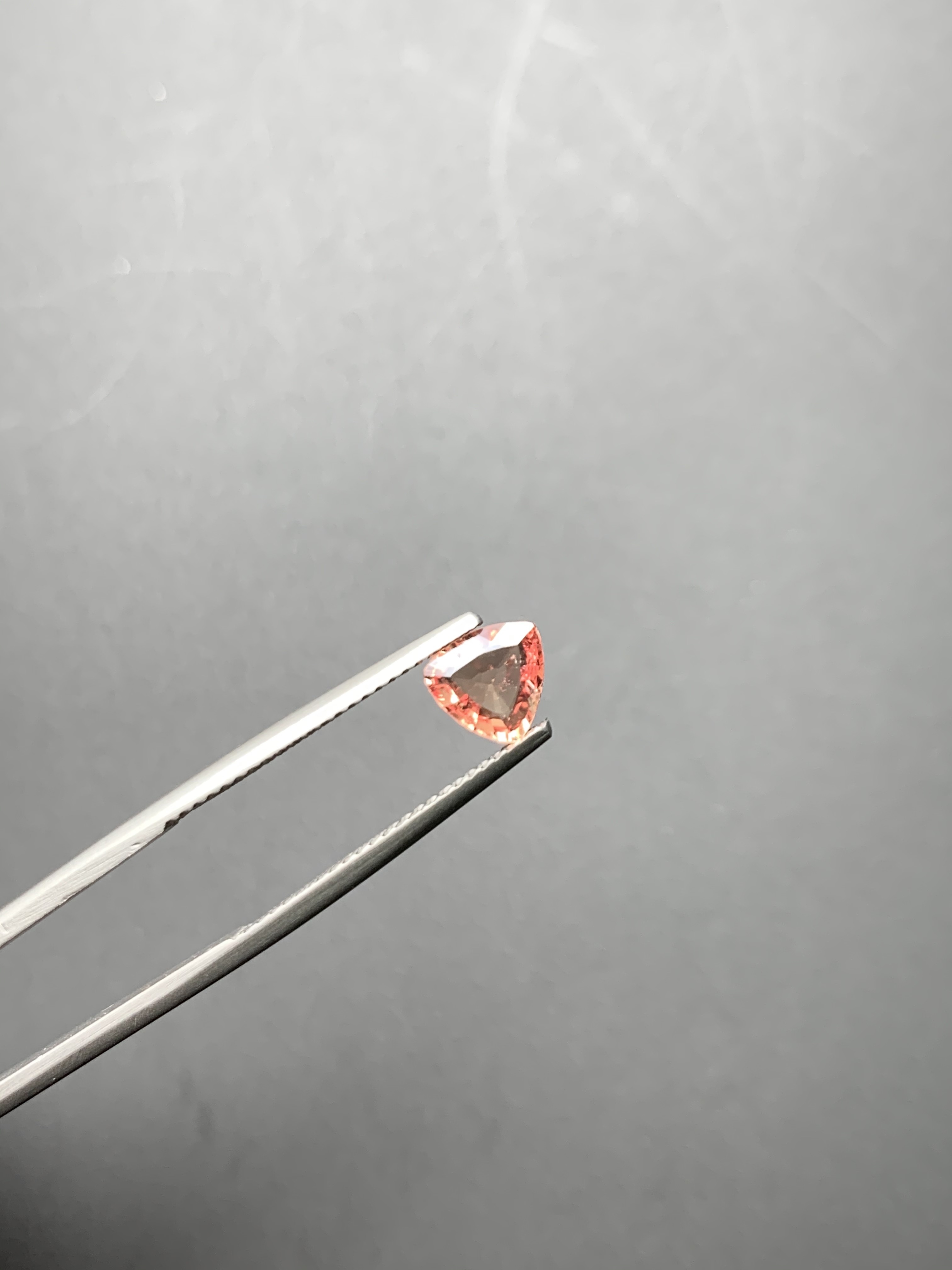 1.02ct 三角形橙色藍寶石